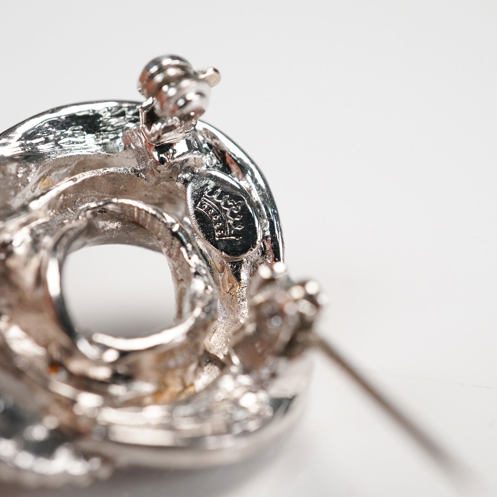 Silver Tone Interlocking Loop Rhinestone Brooch - 3