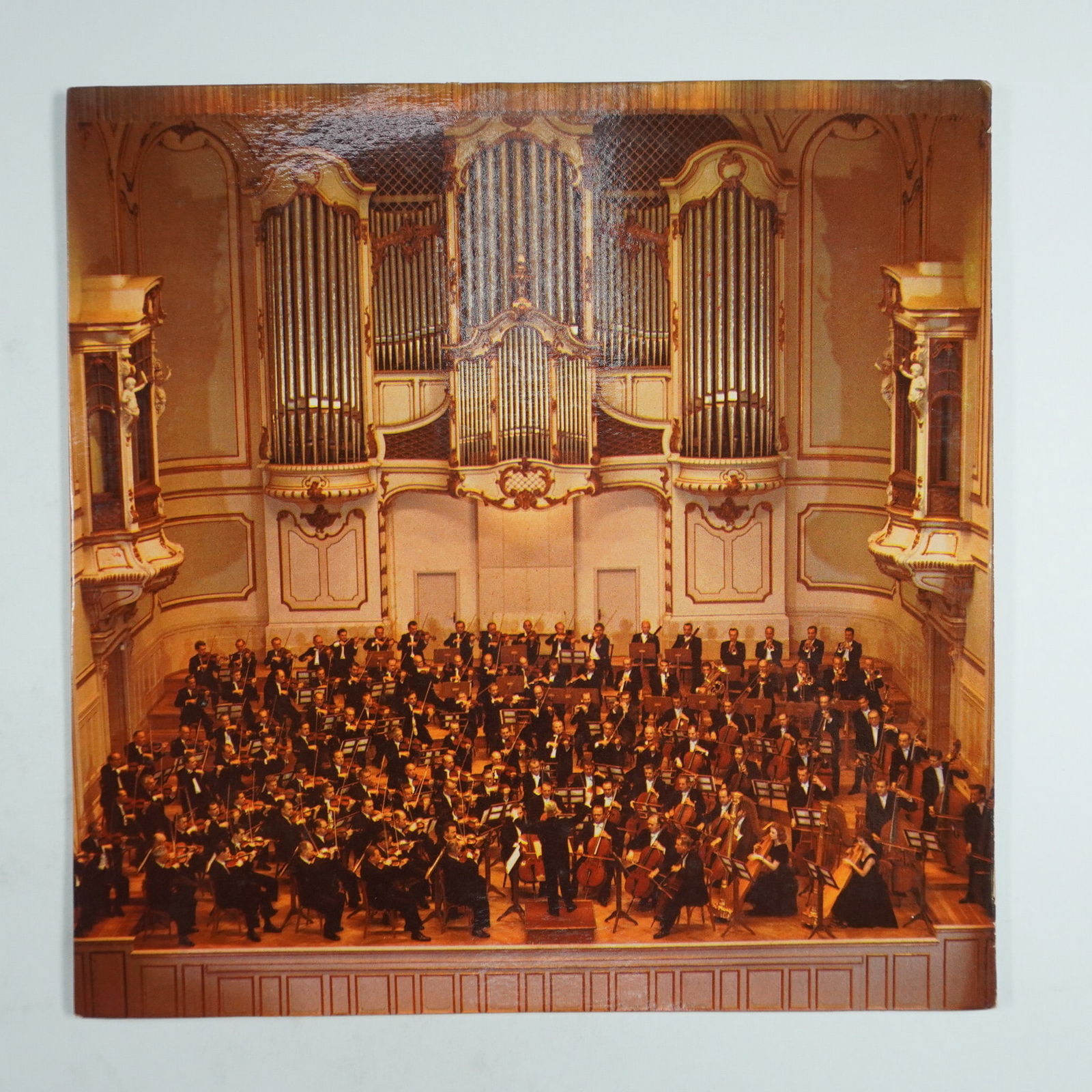 Somerset Record Vinyl Record, 101 Strings Plays The World's Great Standards: The album showcases the lush orchestral arrangements and expert musicianship that 101 Strings is known for, capturing timeless standards in a symphonic format. A collection of well-loved hits, the rec