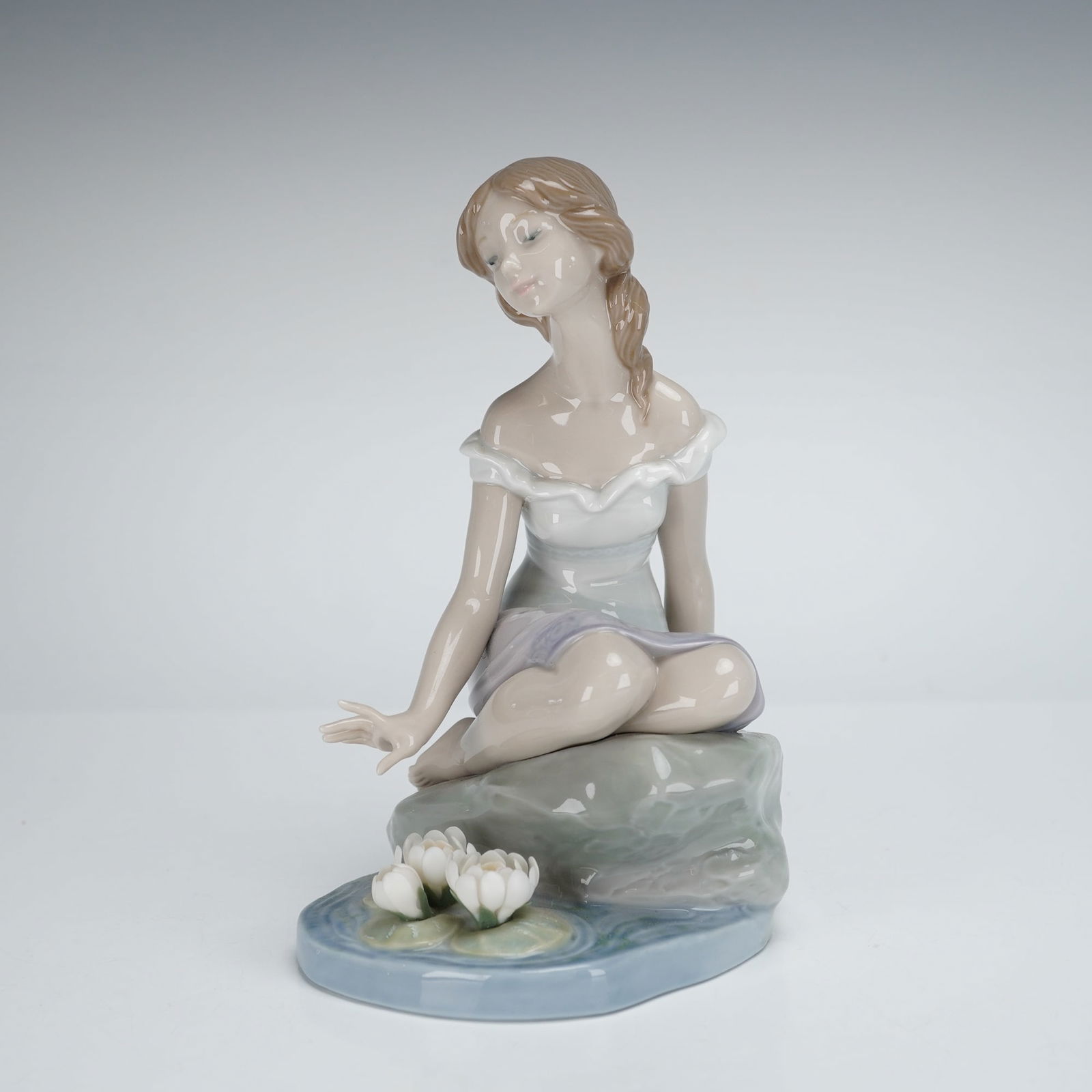Lladro Reflections of Helena Figurine 1007706 (1 of 4)