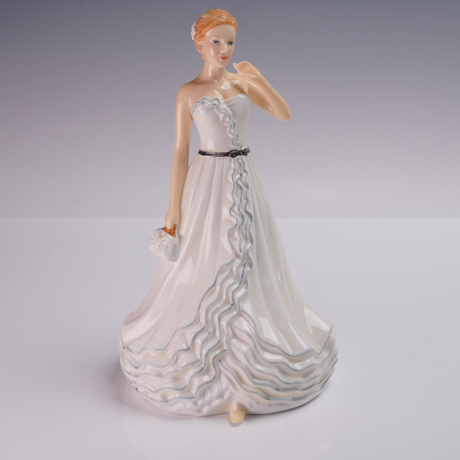 Royal Doulton Figurine Pretty Ladies Wendy HN5724 (1 of 3)