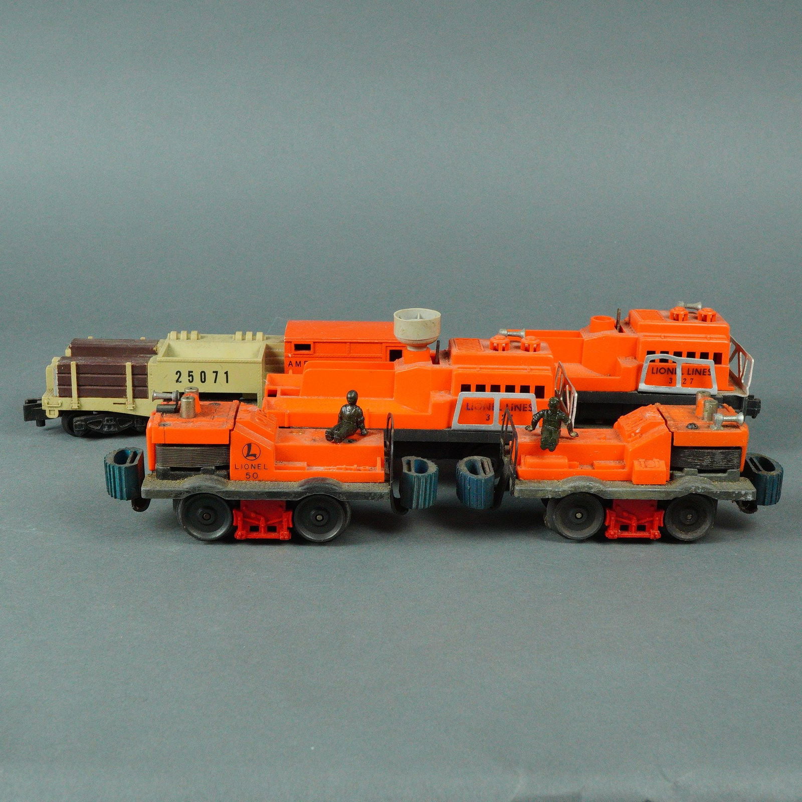 Pair of Postwar Toy Railcars Lionel No. 50 and American Flyer 25071 (1 of 5)