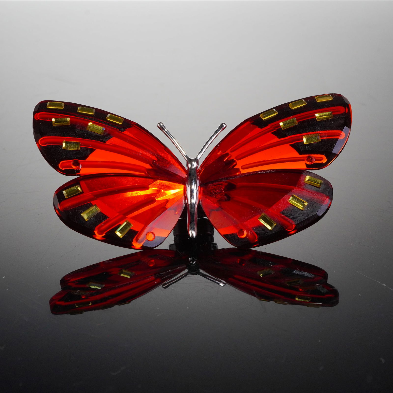 Swarovski Paradise Butterfly Adena Light Siam Figurine: A Swarovski Crystal Figurine, known as the Paradise Butterfly Adena Light Siam, model number 622737. The contemporary decorative sculpture is composed of faceted, polished translucent crystal elements