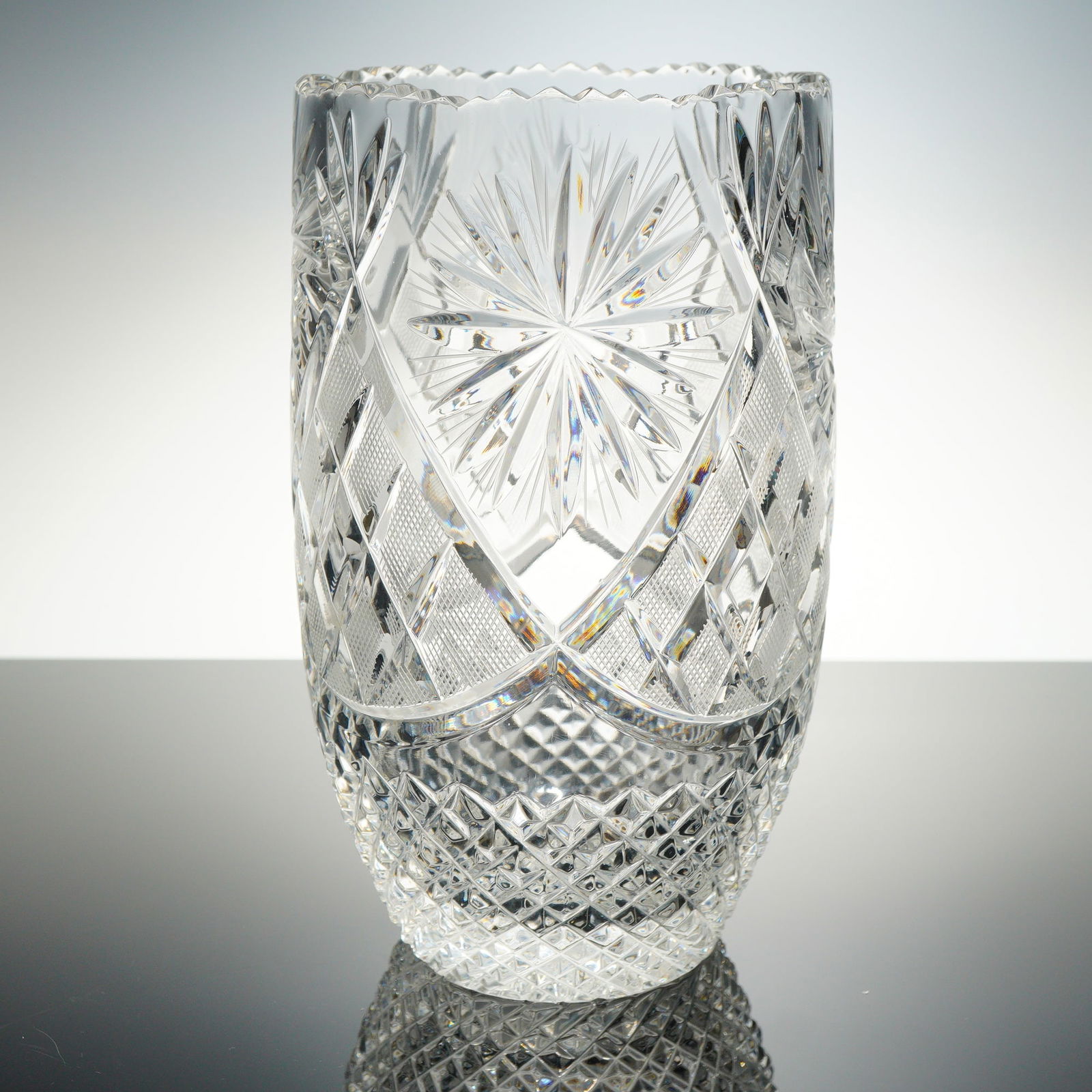 Starburst & Pinwheel Cut Design Crystal Vase (1 of 4)
