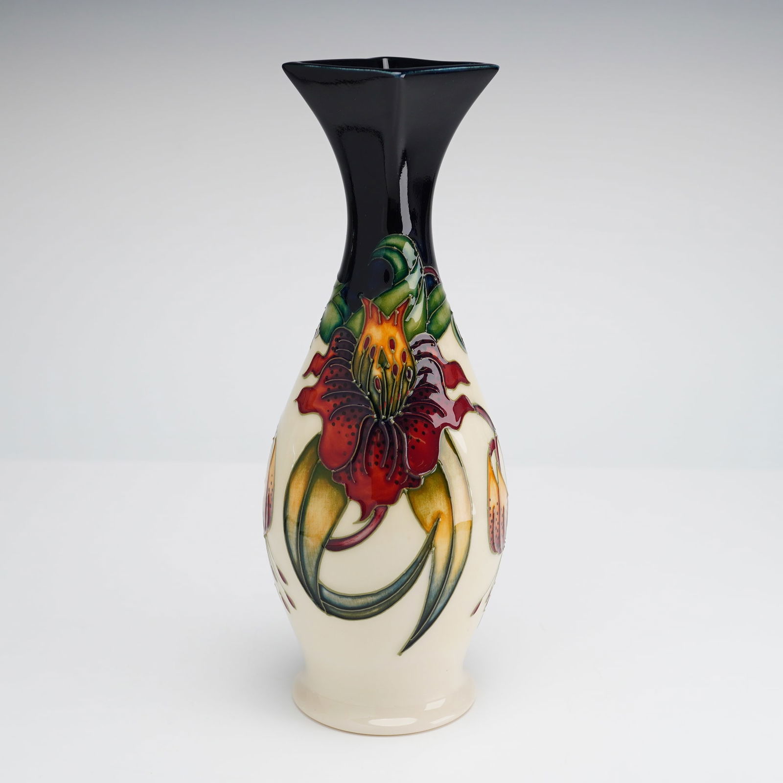 Moorcroft Anna Lily Pottery Vase (1 of 4)