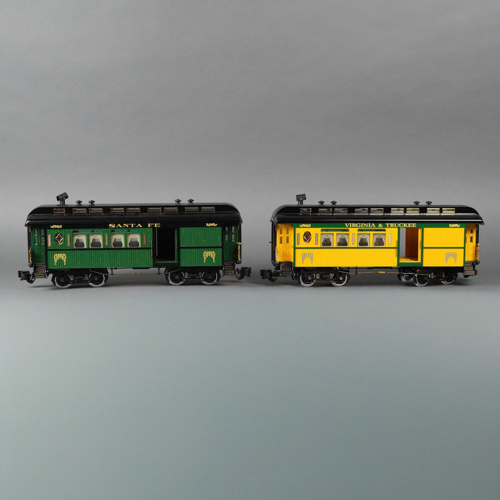 REA Aristo-Craft G Scale Passenger Coaches Santa Fe and V and T (1 of 6)