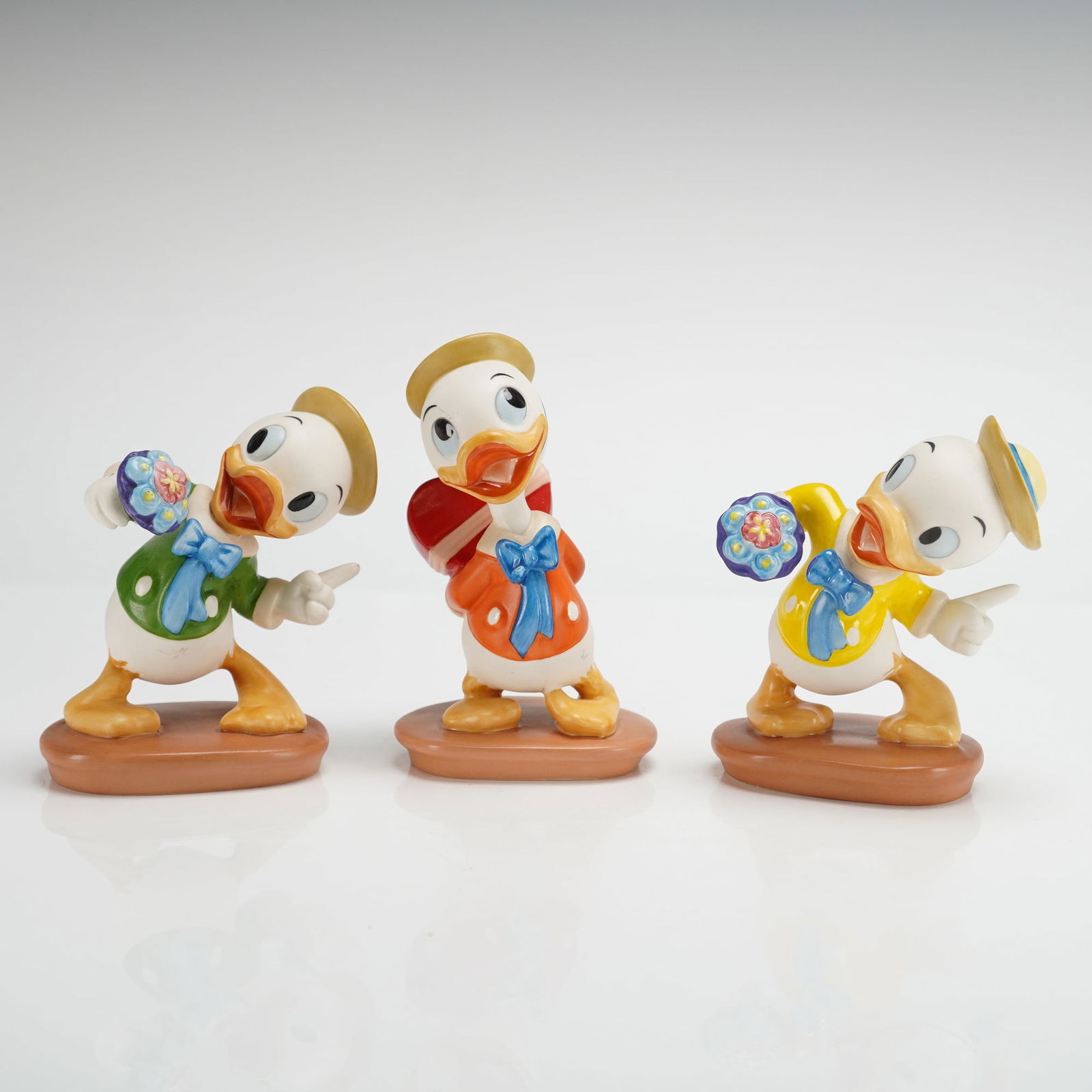 Trio of Walt Disney Classics Collection Figurines Mr. Duck Steps Out (1 of 3)