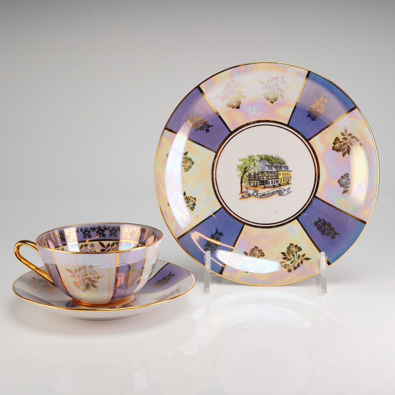 Gerold Porzellan Bavaria Trio Tea Set, Kupferhammer Lusterware: The set includes a tea/coffee cup, a matching saucer, and a dessert plate. Each piece is executed in white porcelain and features an iridescent luster glaze applied in radial panels of pearlescent whi