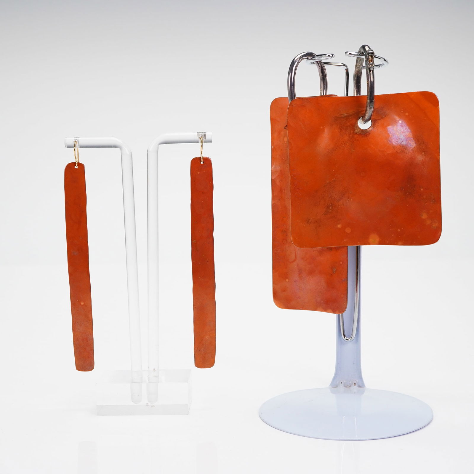 4pc RLM Studio Robert Lee Morris Hammered Copper Pendants & Earrings: A collection of four modernist artisan jewelry elements constructed from copper, exhibiting a rustic, hammered surface finish. Features one pair of drop earrings stamped RLM each with a 14KT stamped w