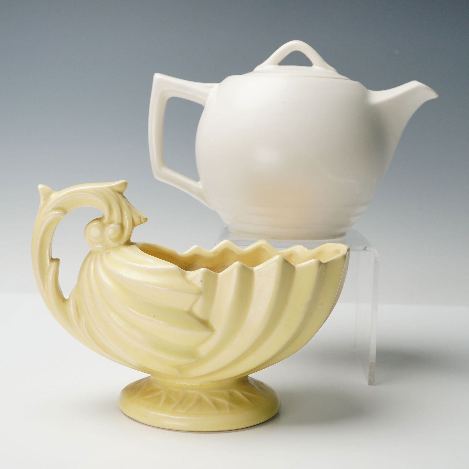 2pc McCoy Ceramic Shell Planter & Lidded Teapot (1 of 3)