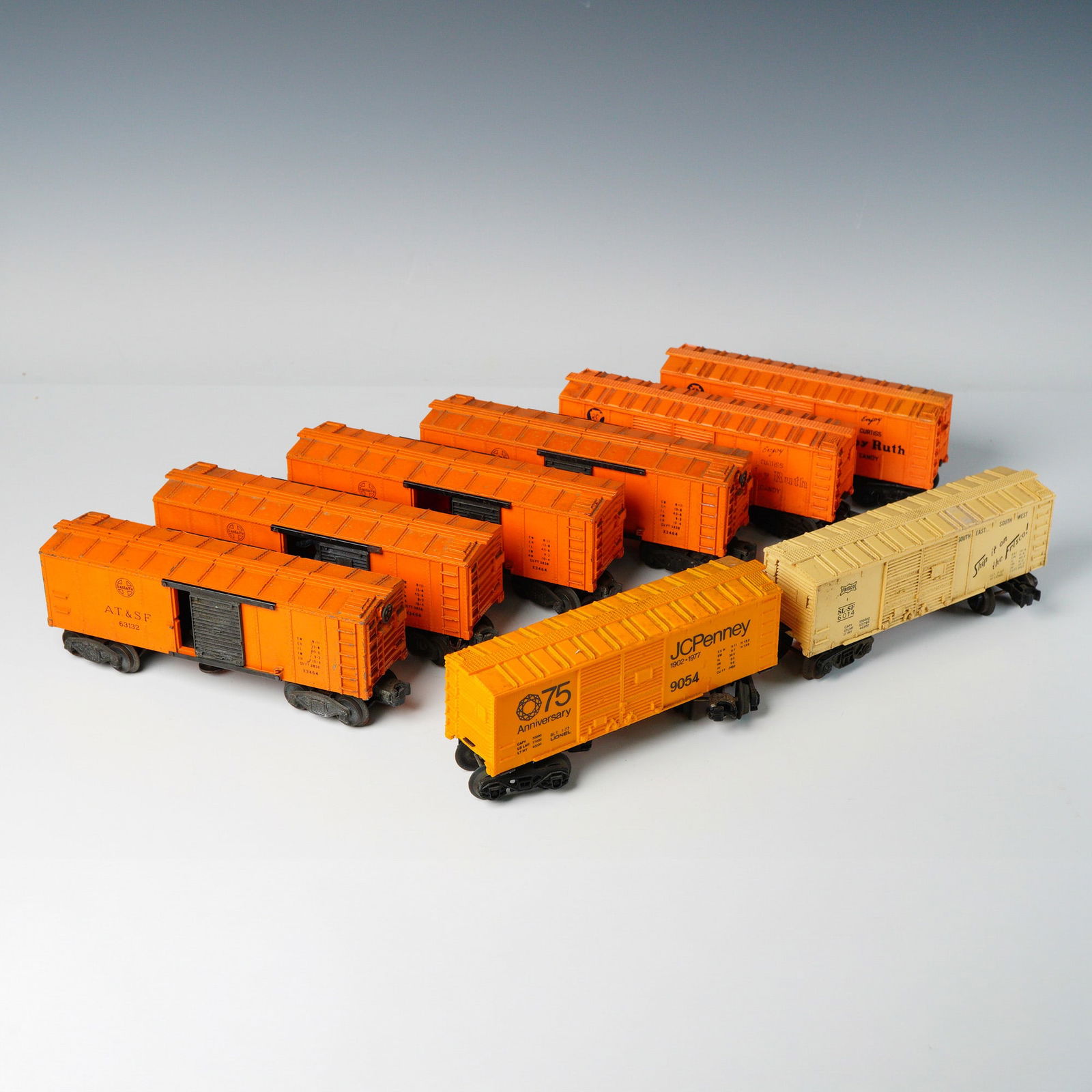 8pc Lionel O Gauge Model Railroad Boxcars (1 of 5)