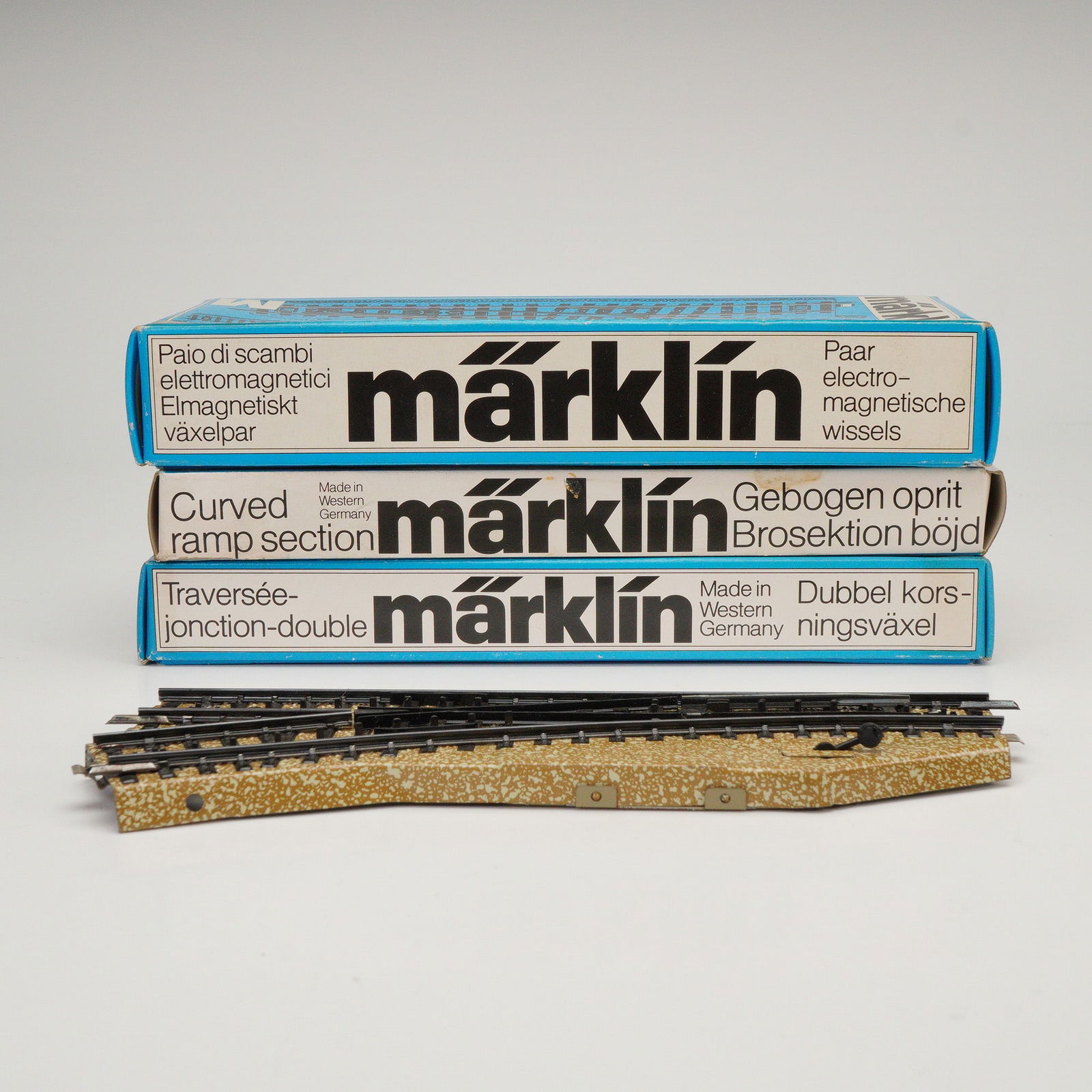 Collection of 15 Marklin H0 Scale Track Components with Original Packaging (1 of 5)