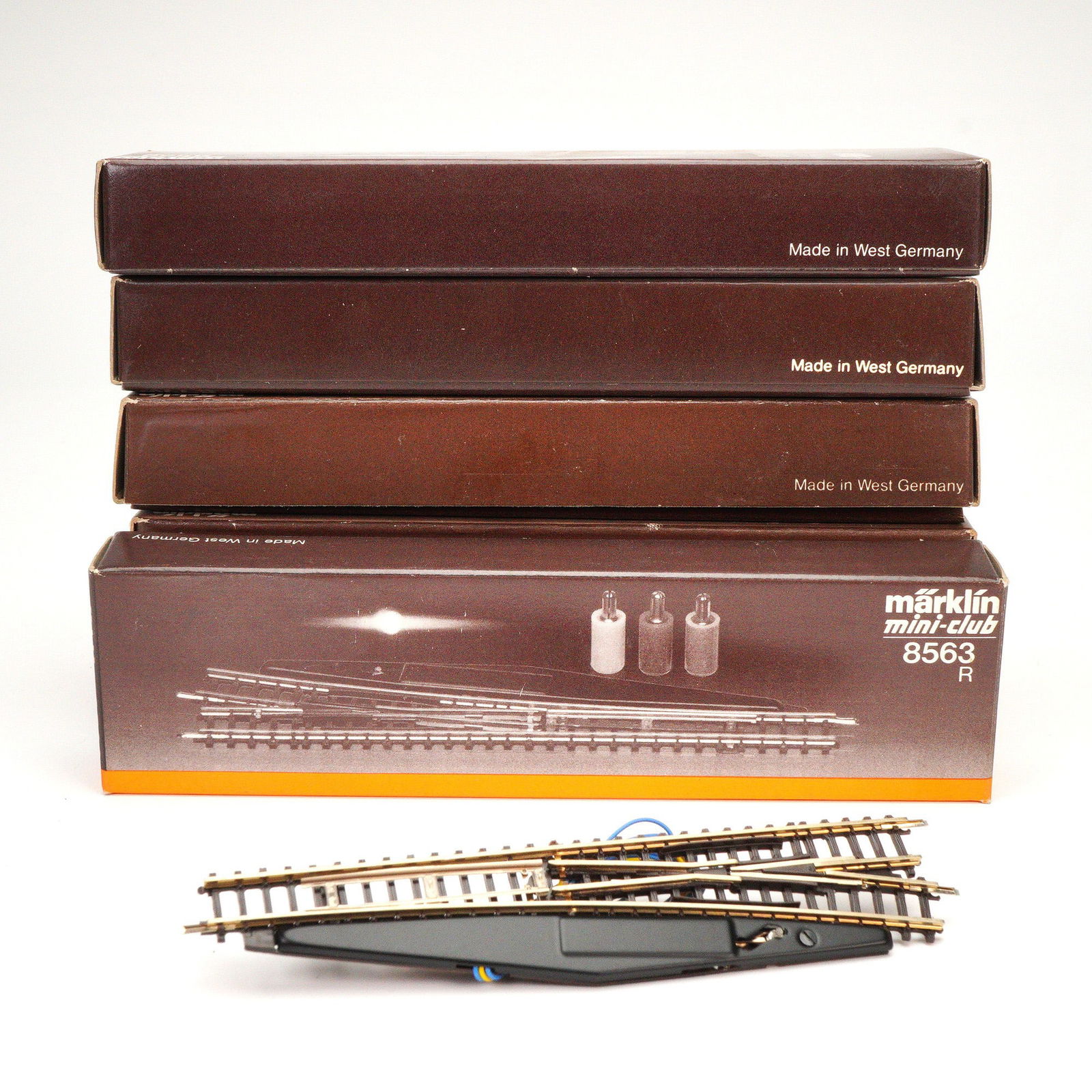 Marklin Mini-Club 8563 Z Gauge Electric Right Turnouts (Group) (1 of 4)