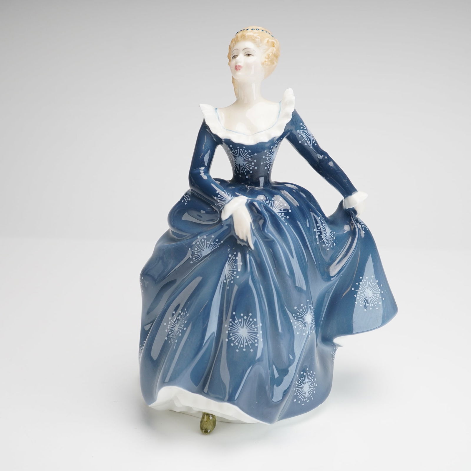 Royal Doulton Porcelain Figurine Fragrance HN 2334 (1 of 3)