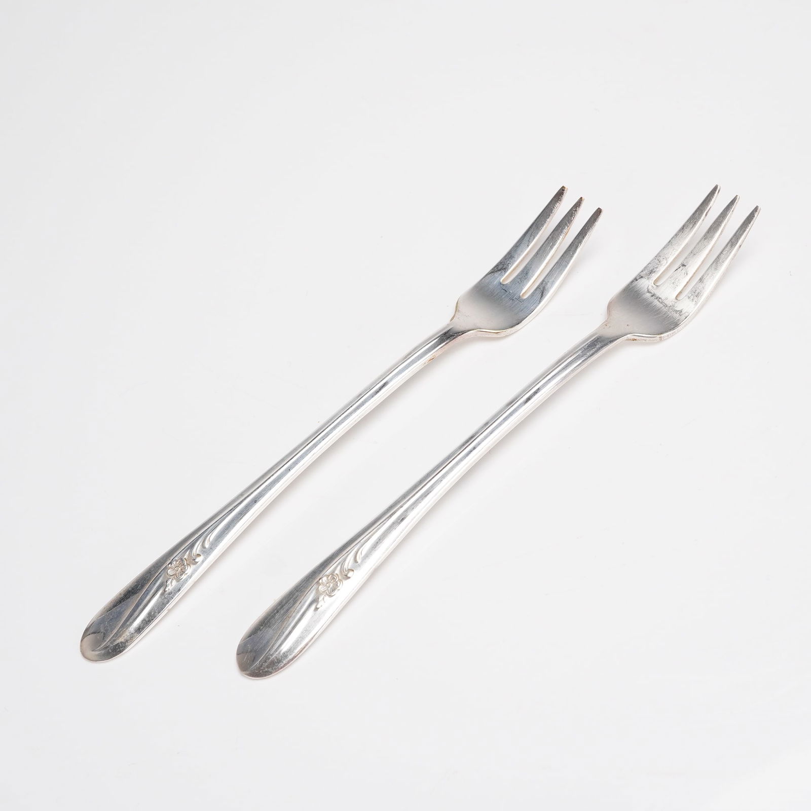 A Pair of H. & T. MFG. CO. Meadow Flower Silverplate Salad Forks (1 of 4)