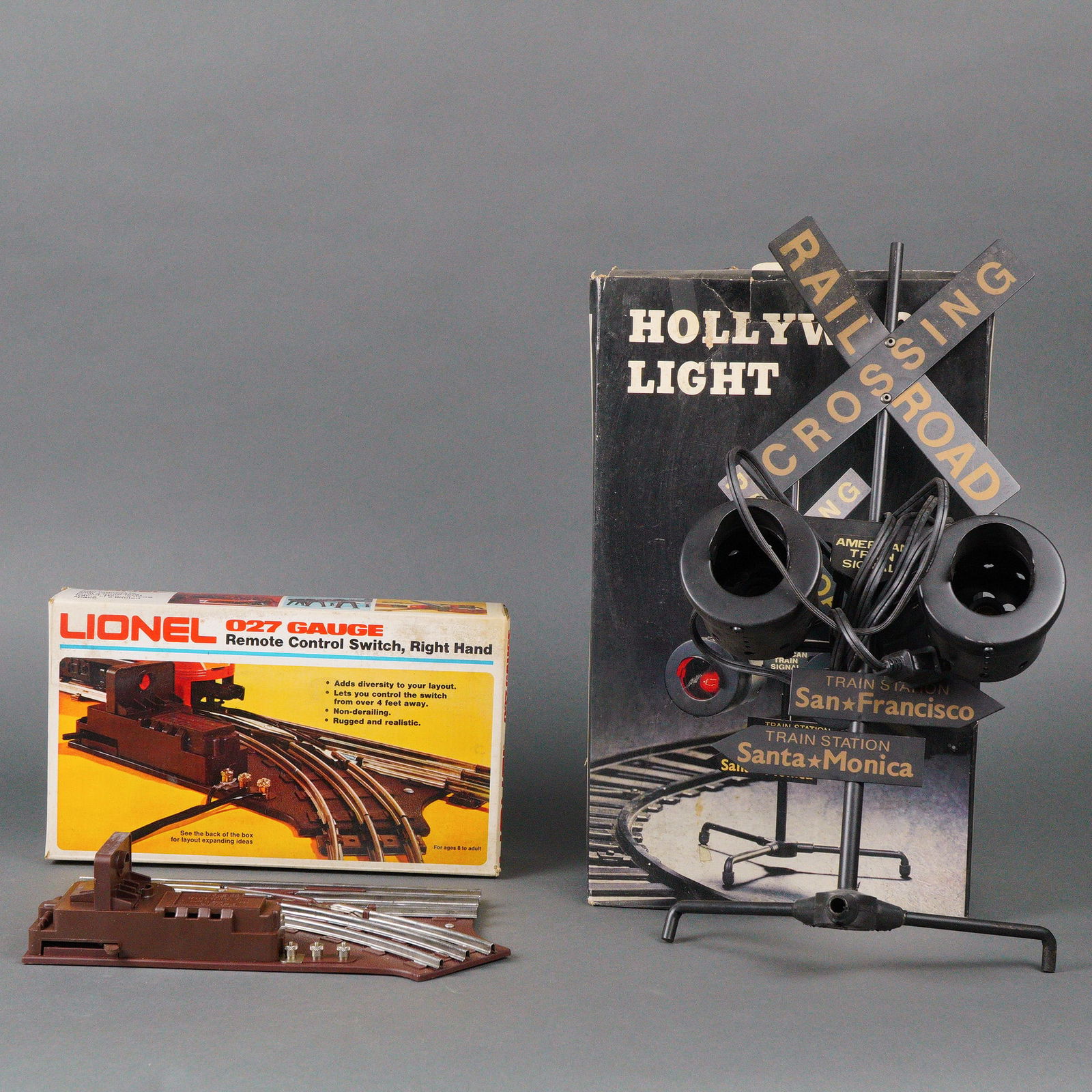 4 Vintage Railroad Accessories incl Lionel Switch and Signal (1 of 5)