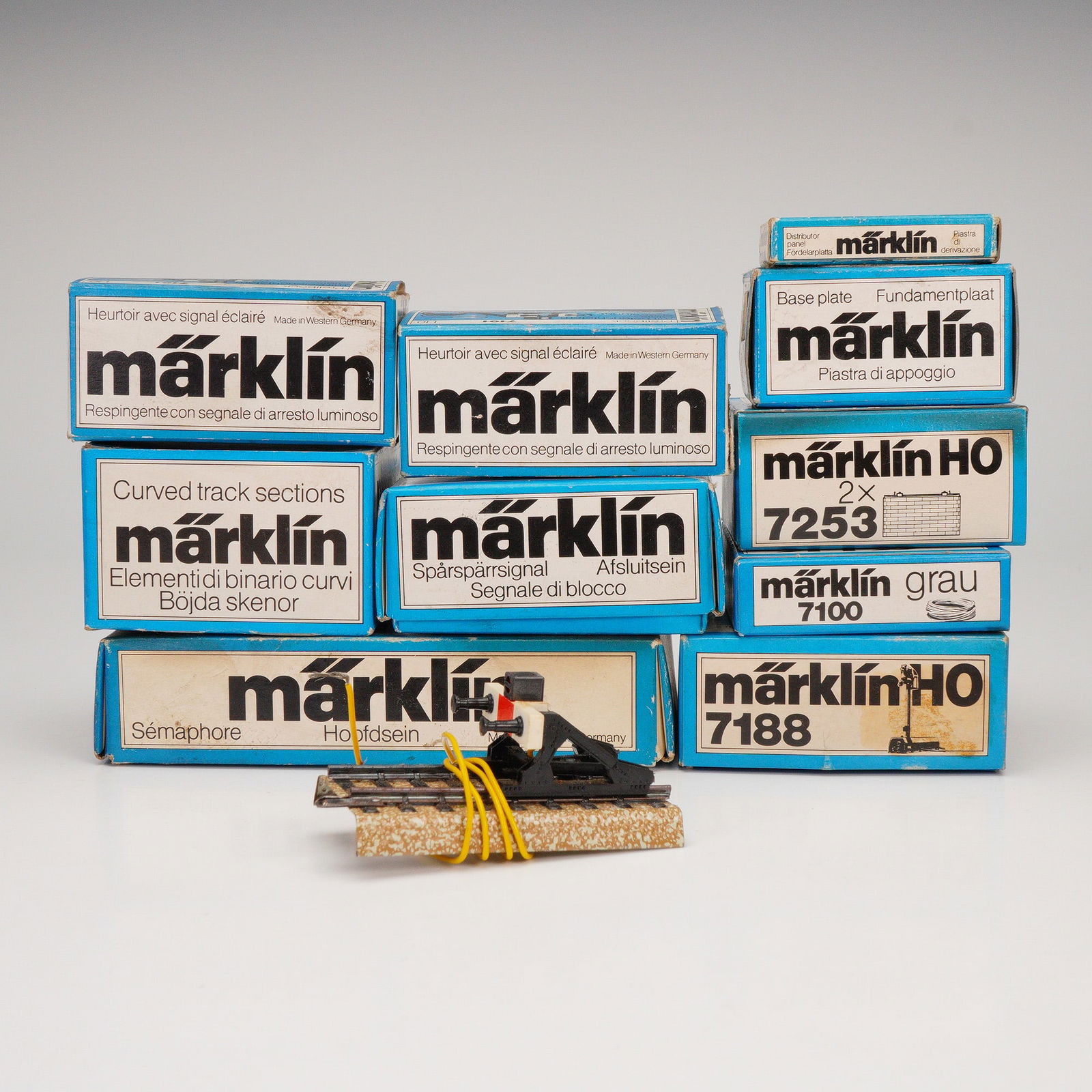 12pc Marklin HO Scale Model Railway Accessories (1 of 3)