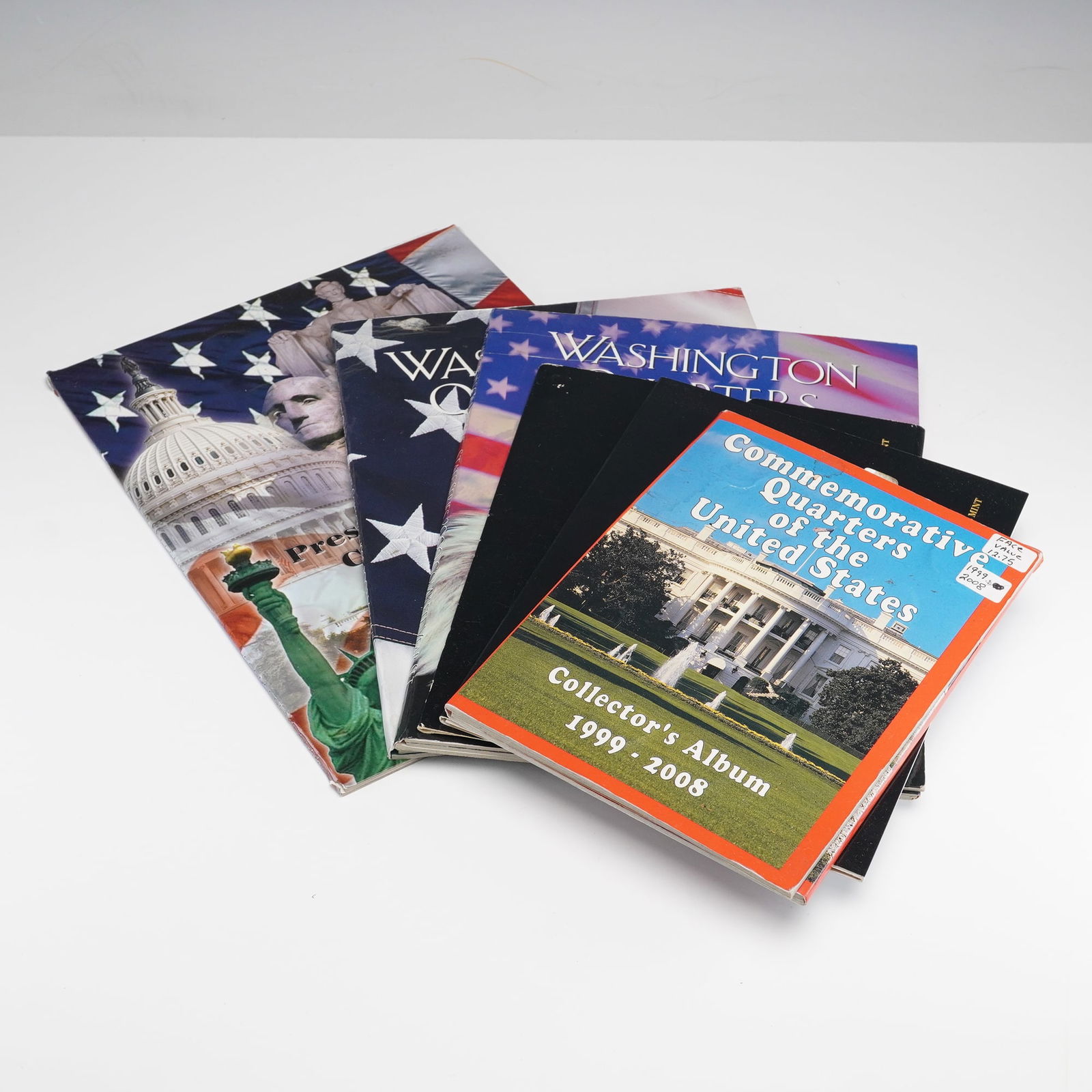 5pc U.S. State Quarters and Presidential Dollar Coin Collection Album Set: Group of five U.S. Mint coin albums including a complete collection of Commemorative State Quarters (1999-2008) and partially complete Presidential Dollar Coins (2007-2011). The quarter albums contain