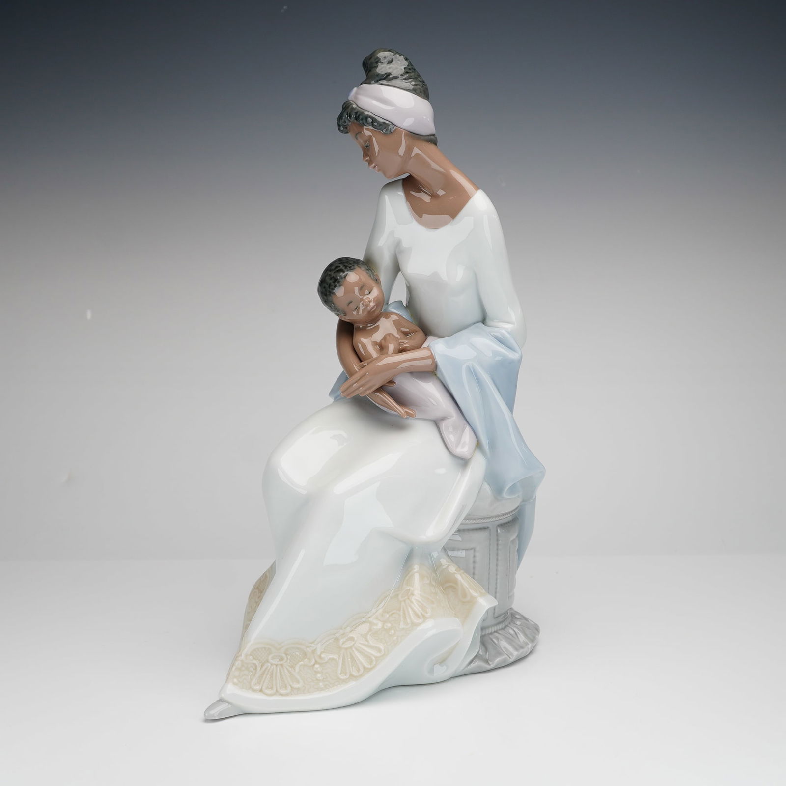 Lladro Porcelain Figurine A Mother's Embrace 01006851 (1 of 3)