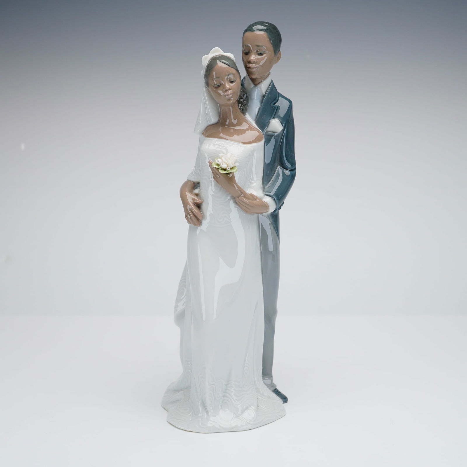 Lladro Forever Yours Porcelain Figurine, Model 8332 (1 of 3)