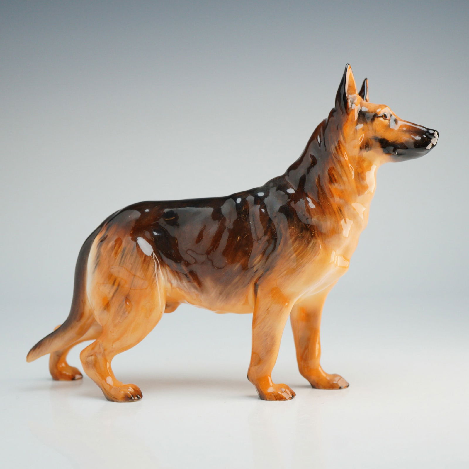 Royal Doulton Figurine Small Alsatian HN1117 (1 of 4)