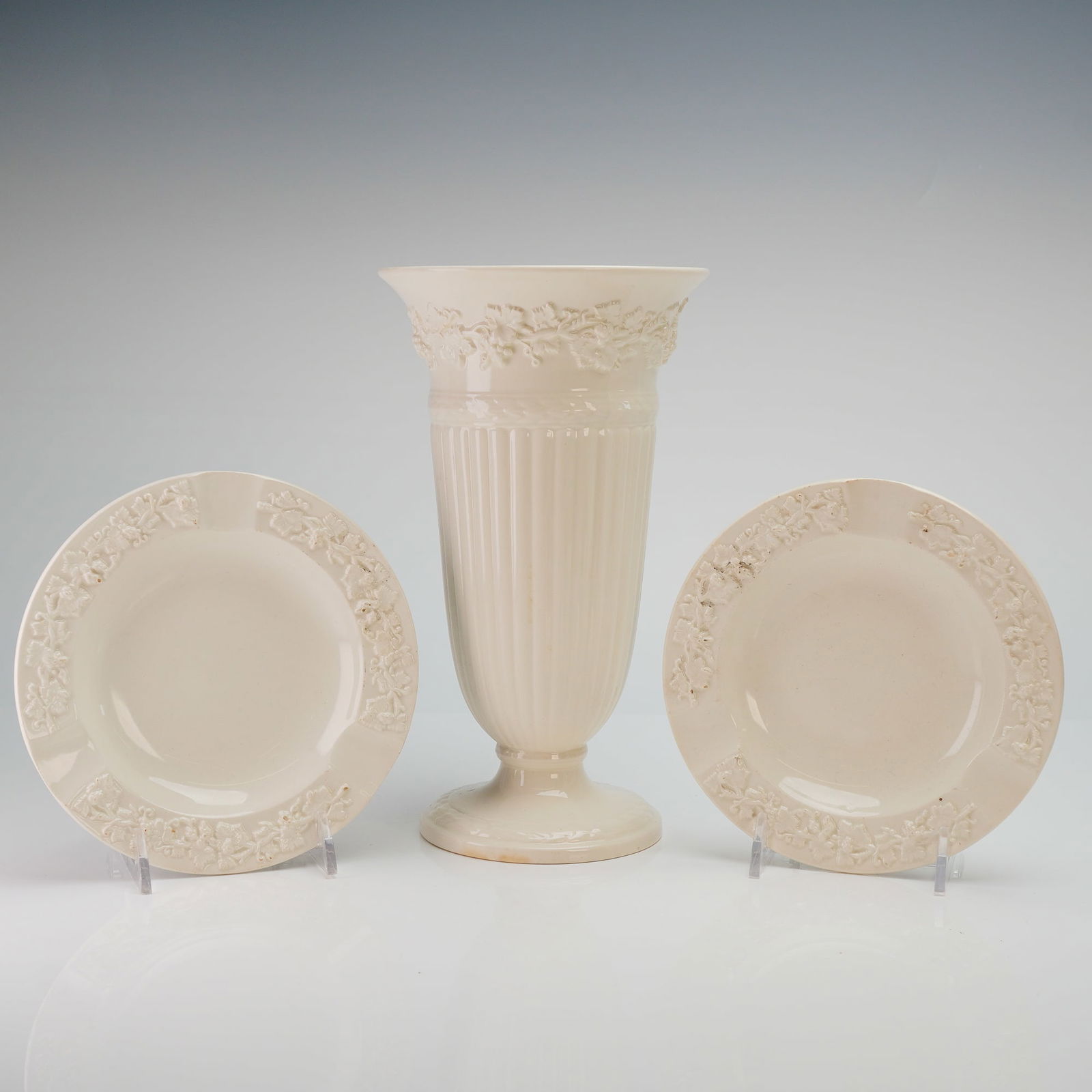 3pc Wedgwood Embossed Queen's Ware Trumpet Vase and Ashtrays (1 of 5)