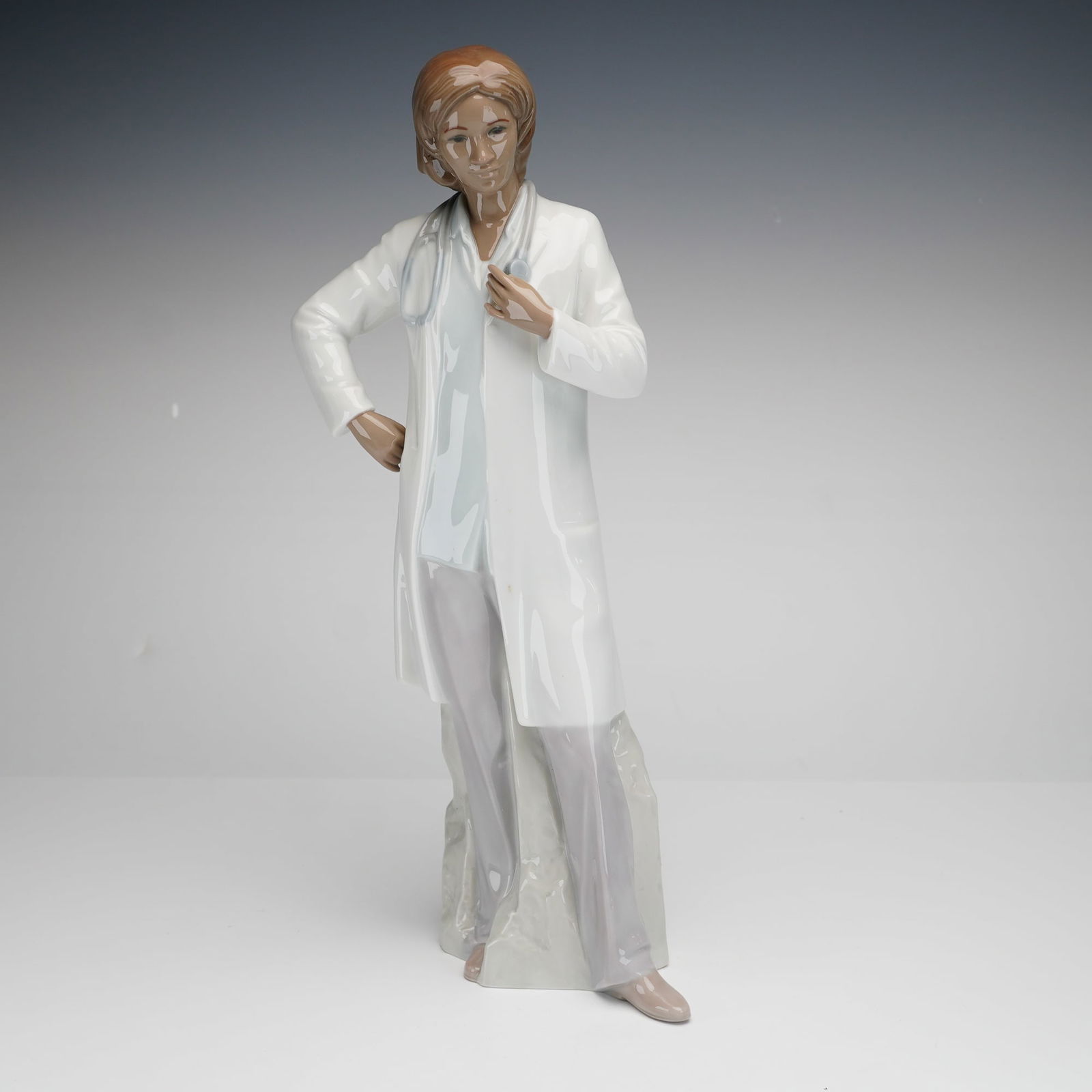 Lladro Porcelain Figurine Female Doctor 01008189 (1 of 3)