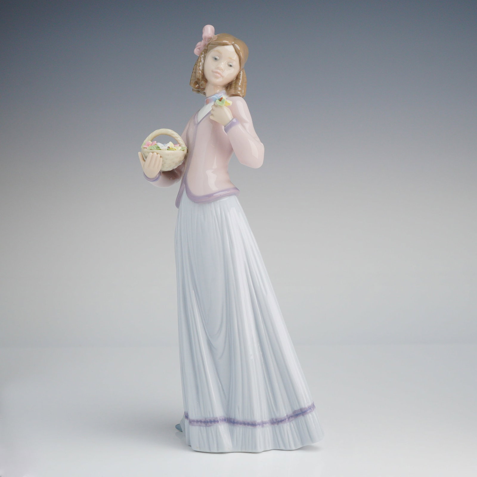 Lladro Porcelain Figurine Innocence in Bloom 7644 (1 of 5)