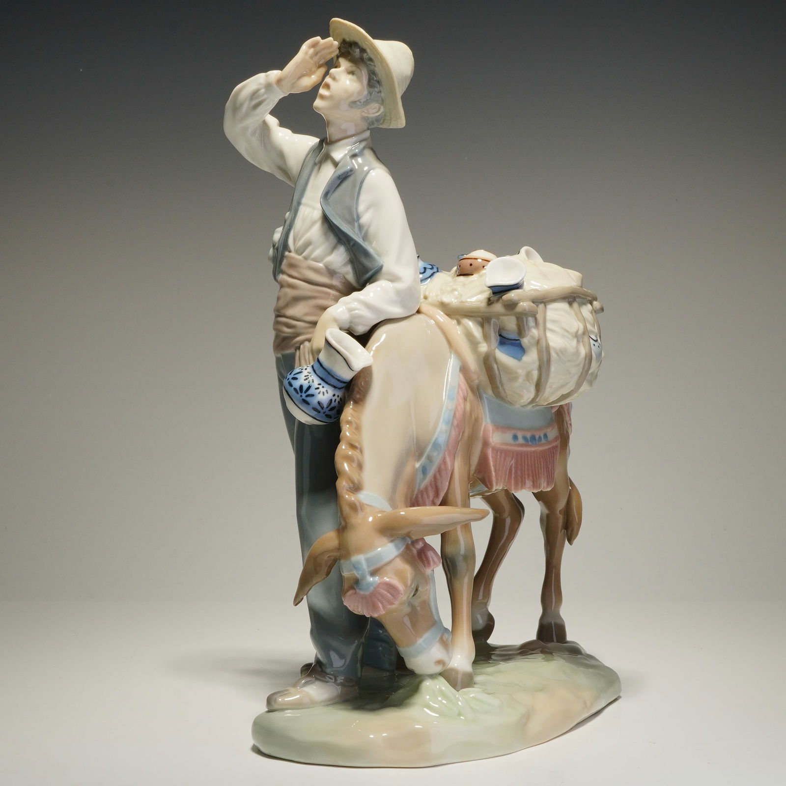 Lladro Porcelain Figurine, Typical Peddler 01004859 (1 of 3)