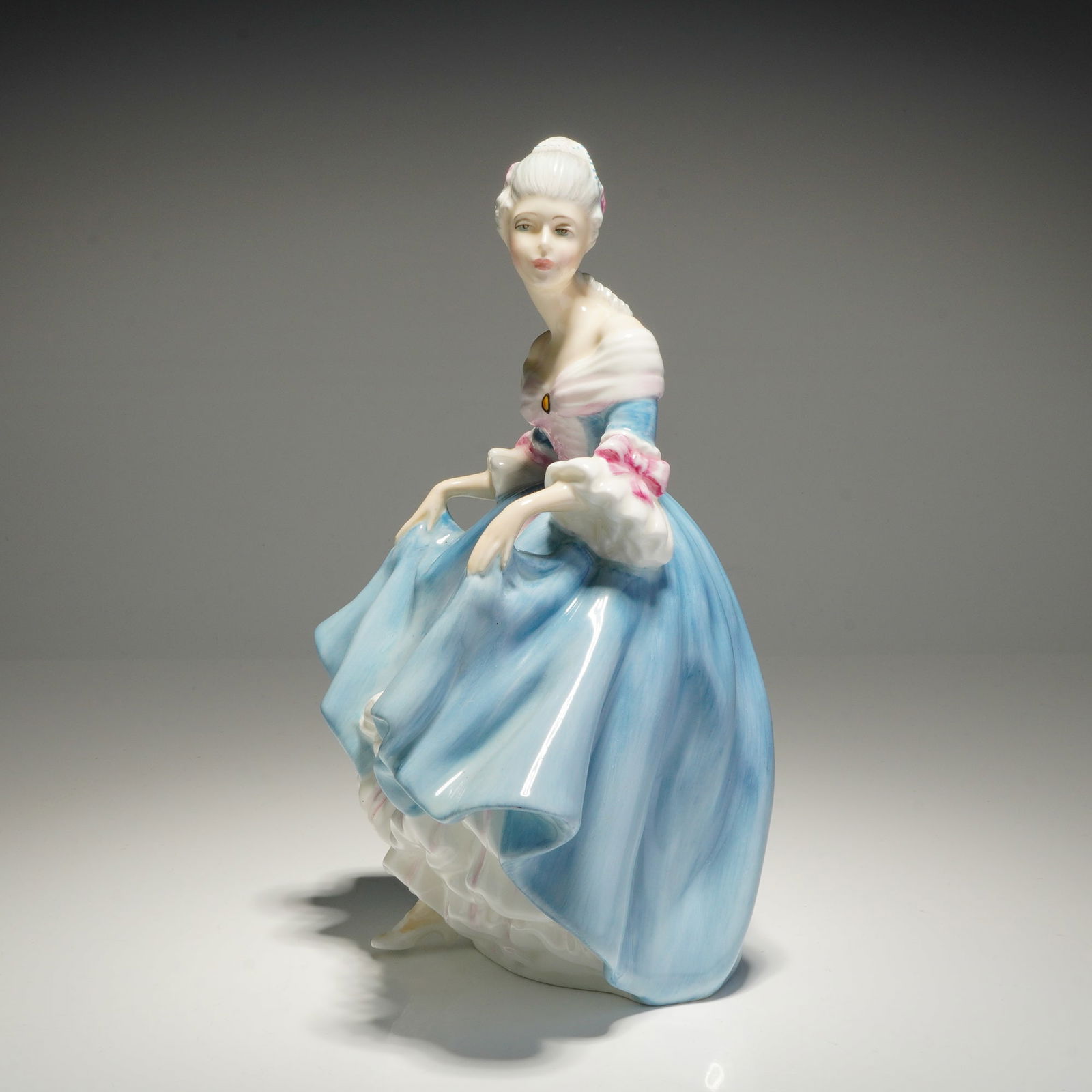 Royal Doulton Figurine Southern Belle HN2425 (1 of 5)