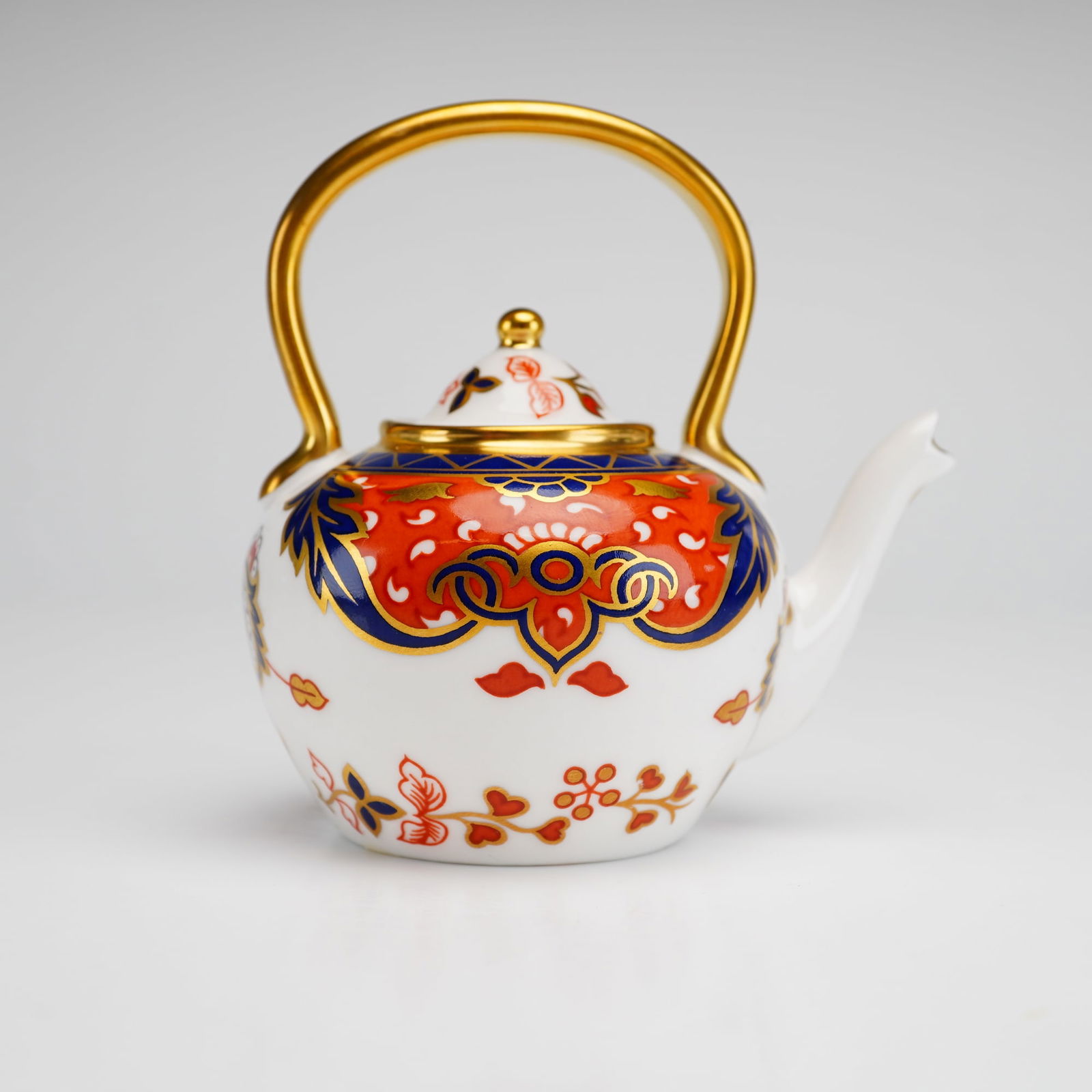 Royal Crown Derby Bone China Imari Paperweight, Kettle (1 of 4)