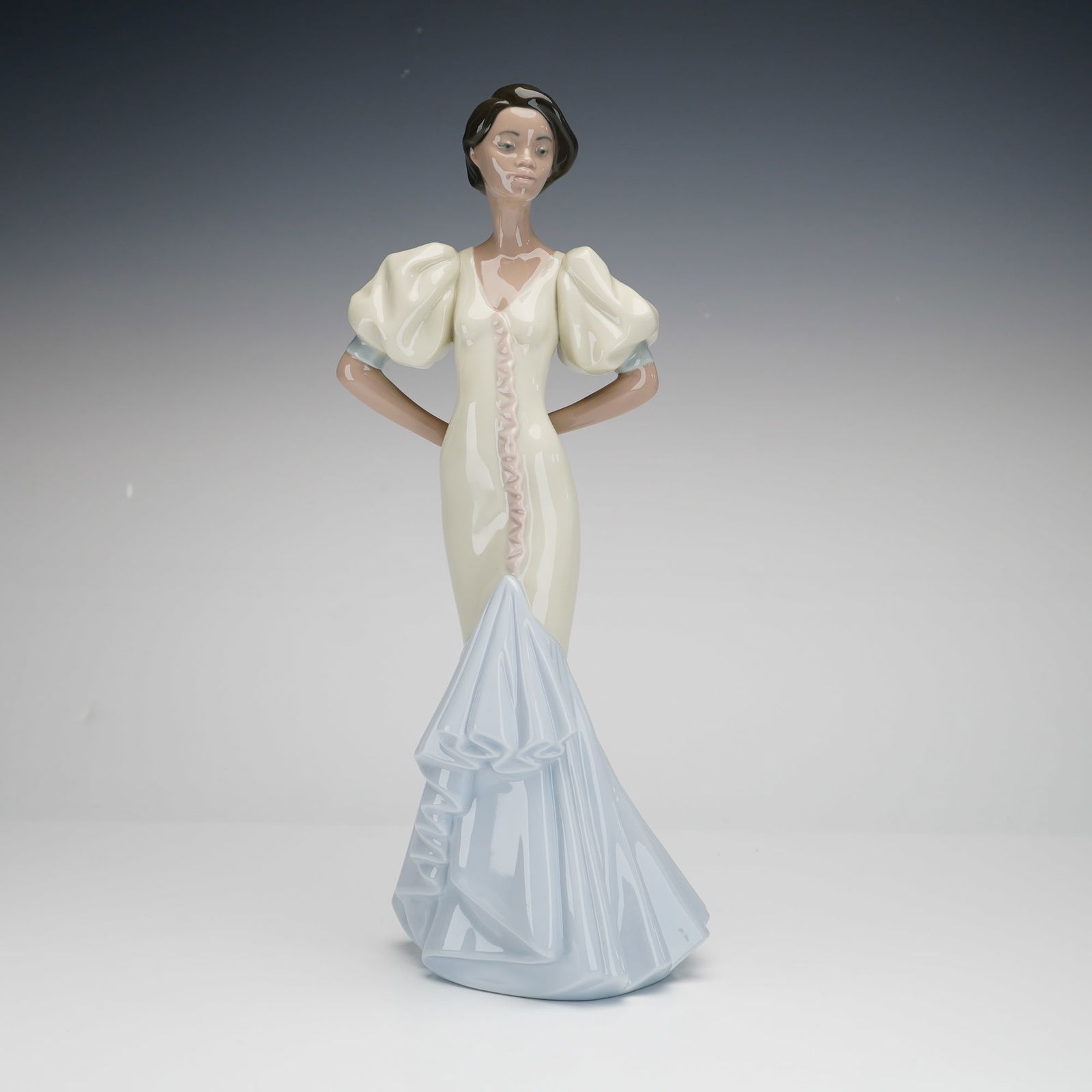 Lladro Porcelain Figurine, Velisa 01006181 (1 of 3)