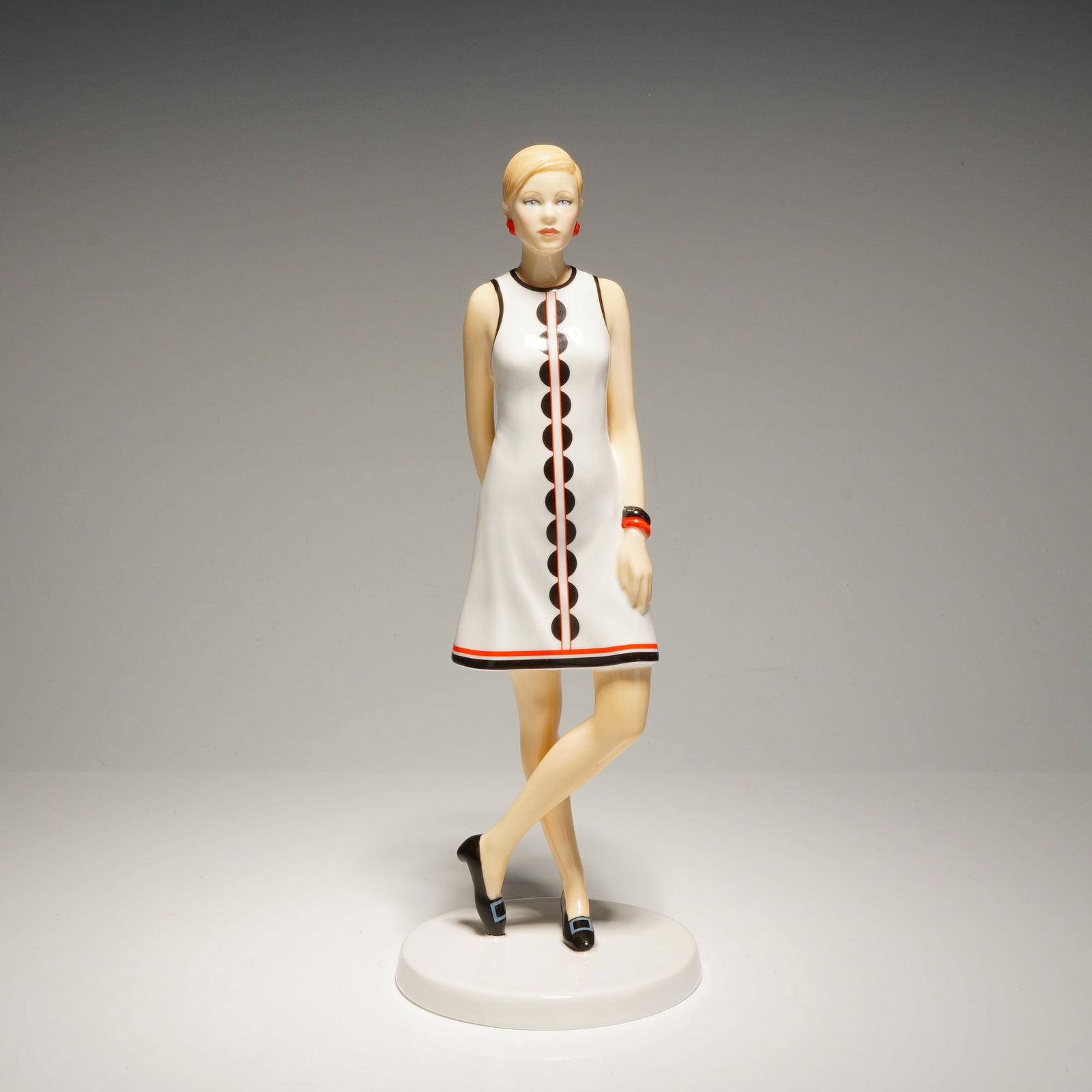 Royal Doulton Limited Edition Bone China Figurine 1920s Penny HN5596 (1 of 4)