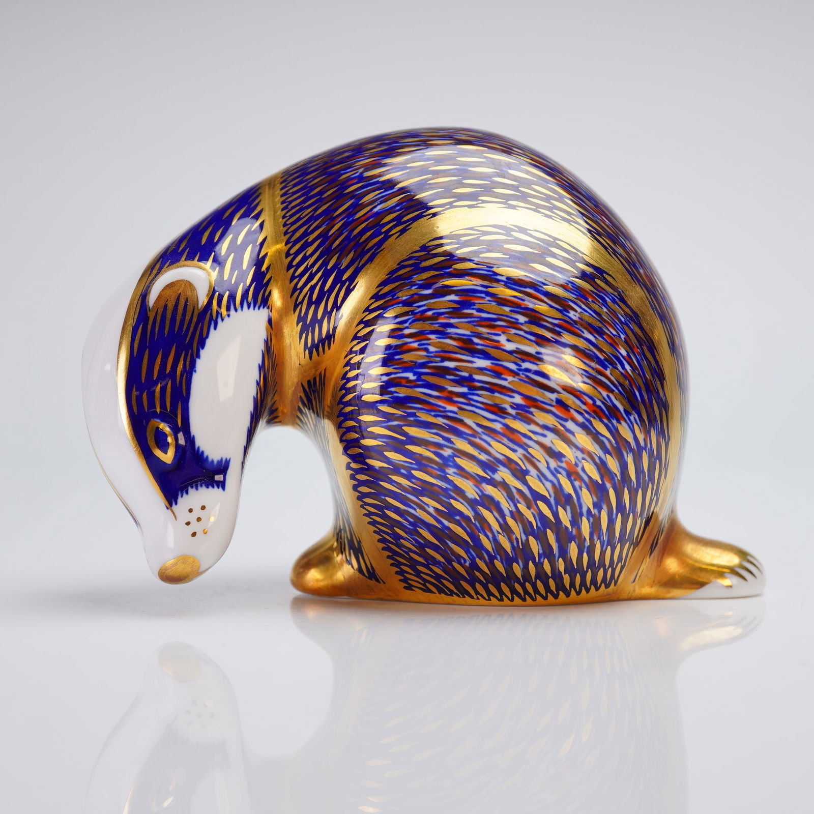 Royal Crown Derby Badger Paperweight with Gold Stopper (1 of 3)