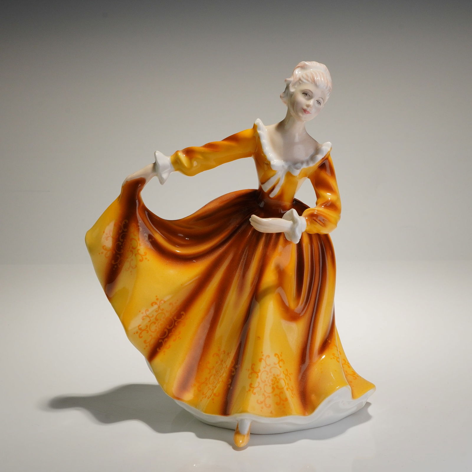 Royal Doulton Porcelain Figurine Kirsty HN2381 (1 of 4)