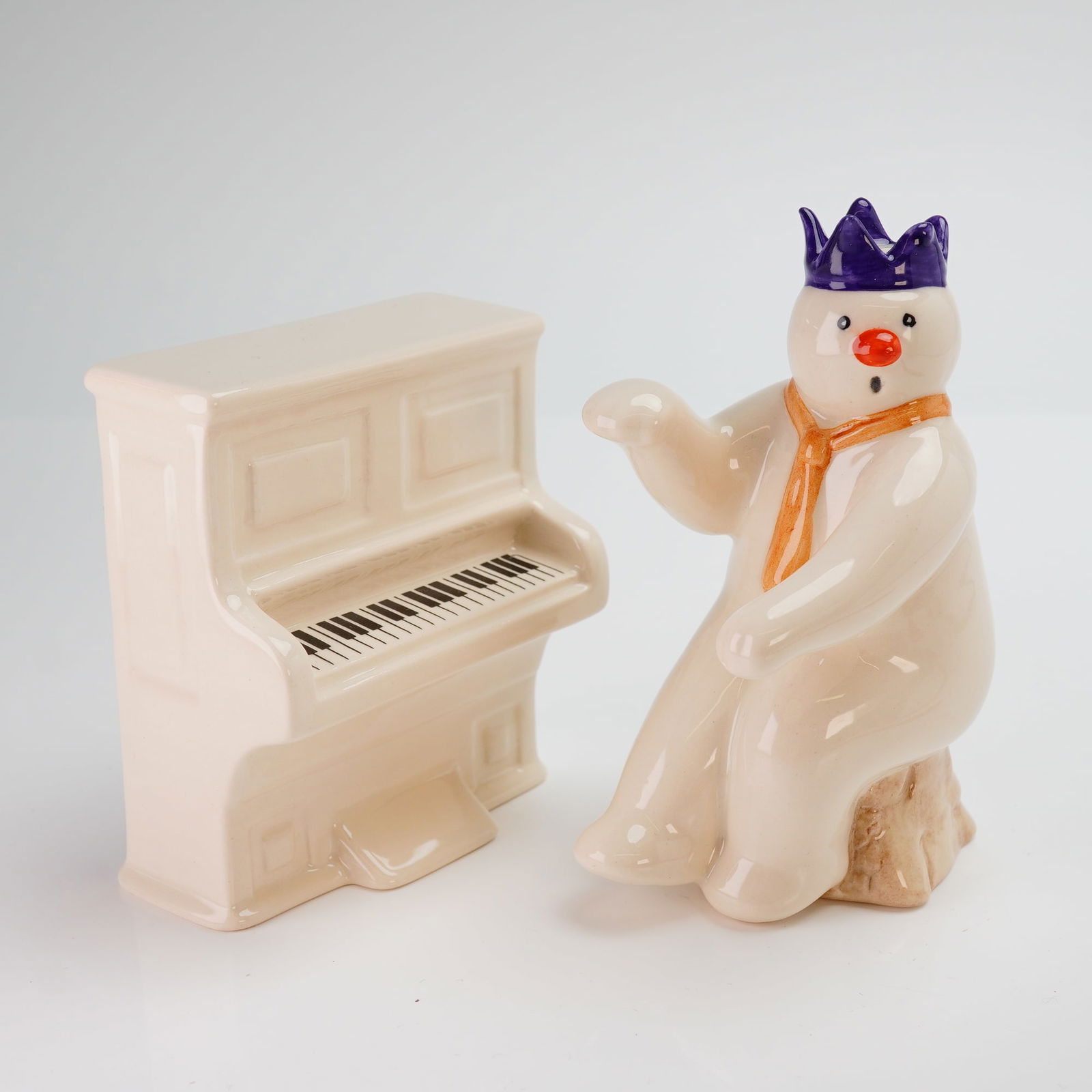 2pc Royal Doulton The Snowman Gift Collection Figurine with Piano: This two-piece set of Royal Doulton glazed ceramic figurines is from The Snowman Gift Collection, featuring the Pianist Snowman model DS 12 and the Snowman's Piano model DS 13. The Pianist Snowman is