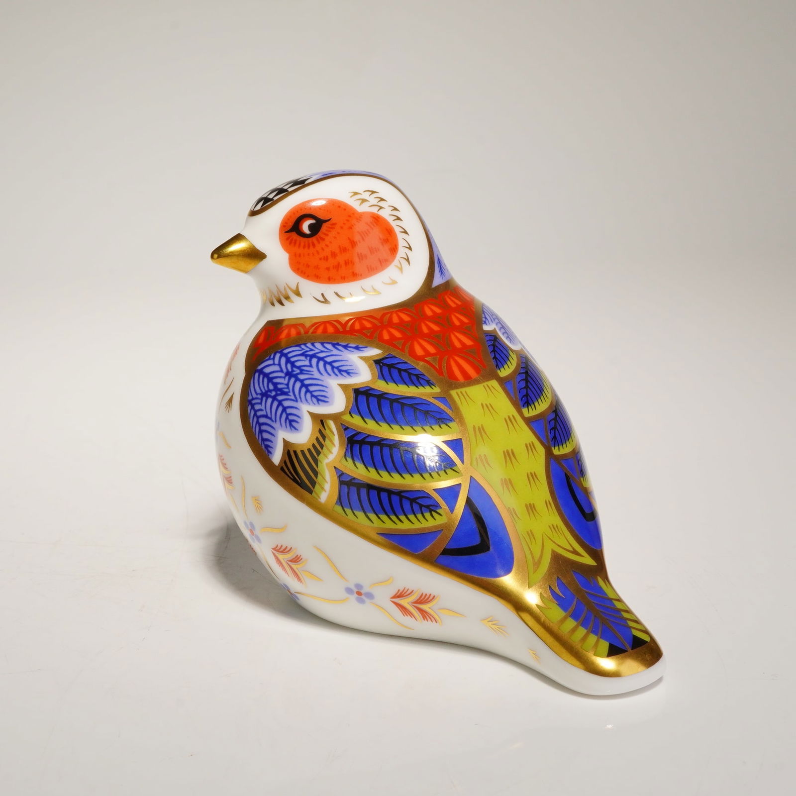 Royal Crown Derby Chelford Chaffinch Paperweight (1 of 5)