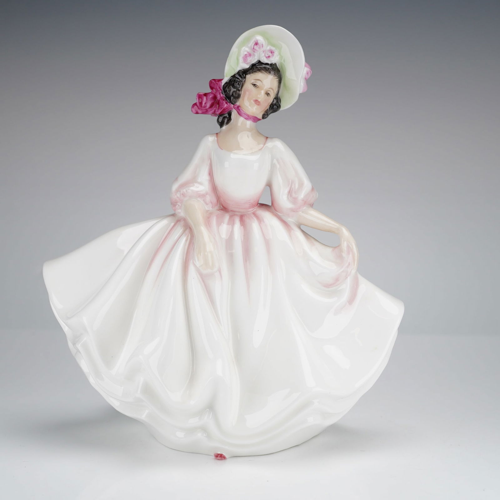 Royal Doulton Figurine Sunday Best HN2698 (1 of 3)