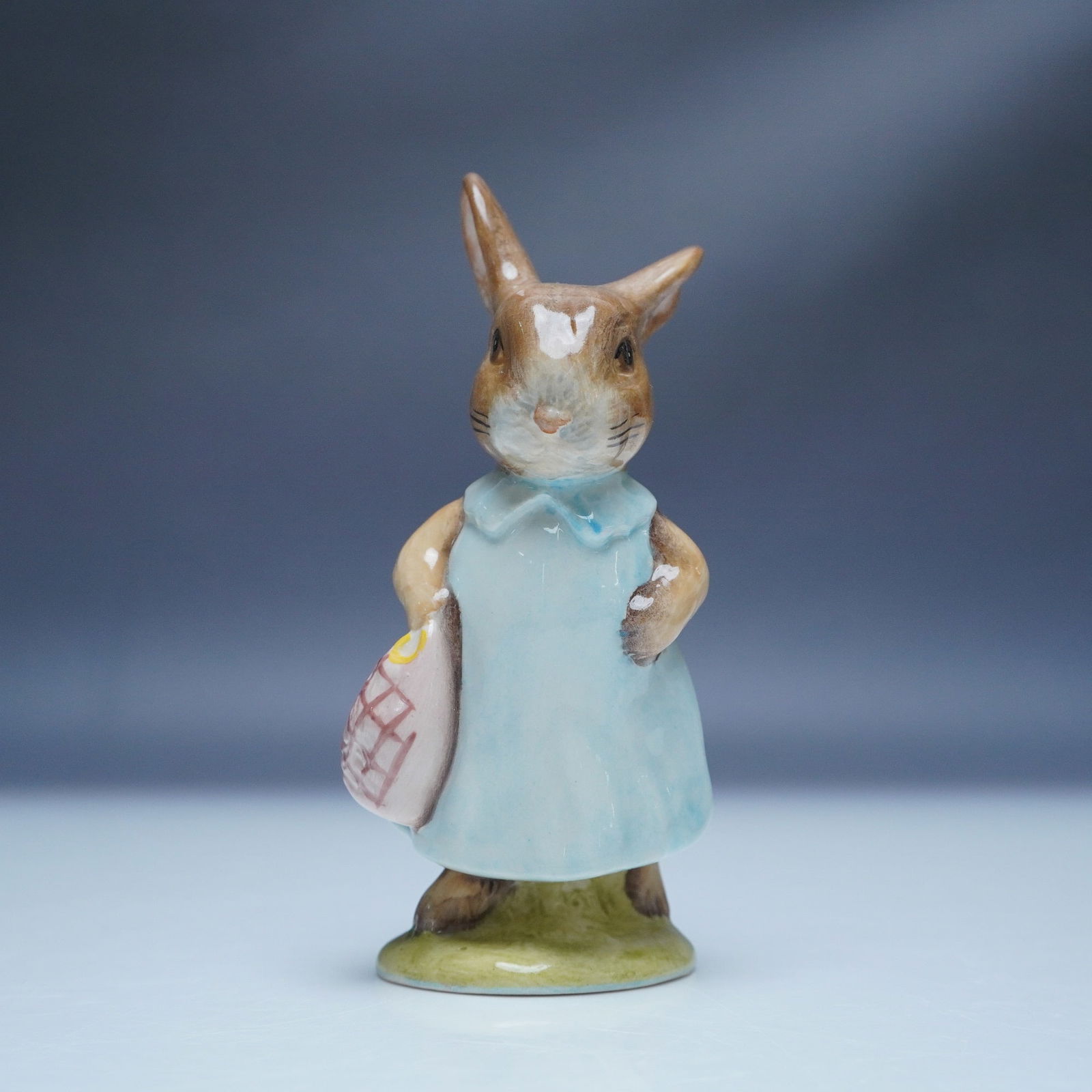 Royal Albert Beatrix Potter Figurine, Mrs Flopsy Bunny (1 of 5)