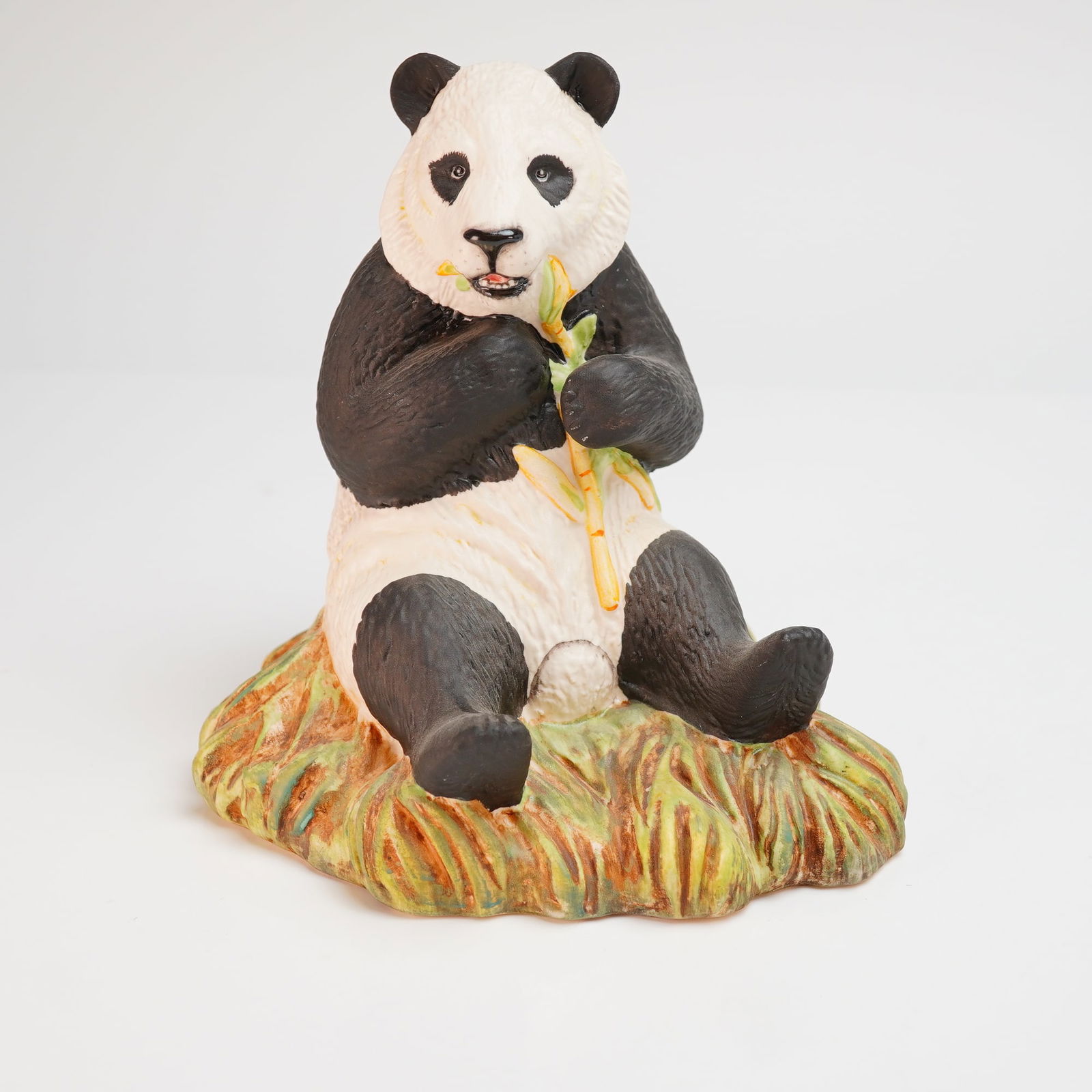 Royal Doulton Limited Edition Porcelain Figurine Panda DA150 (1 of 3)