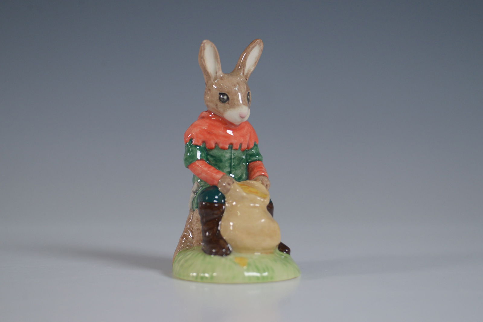 Royal Doulton Bunnykins Figurine, Will Scarlett Horner DB264 (1 of 4)
