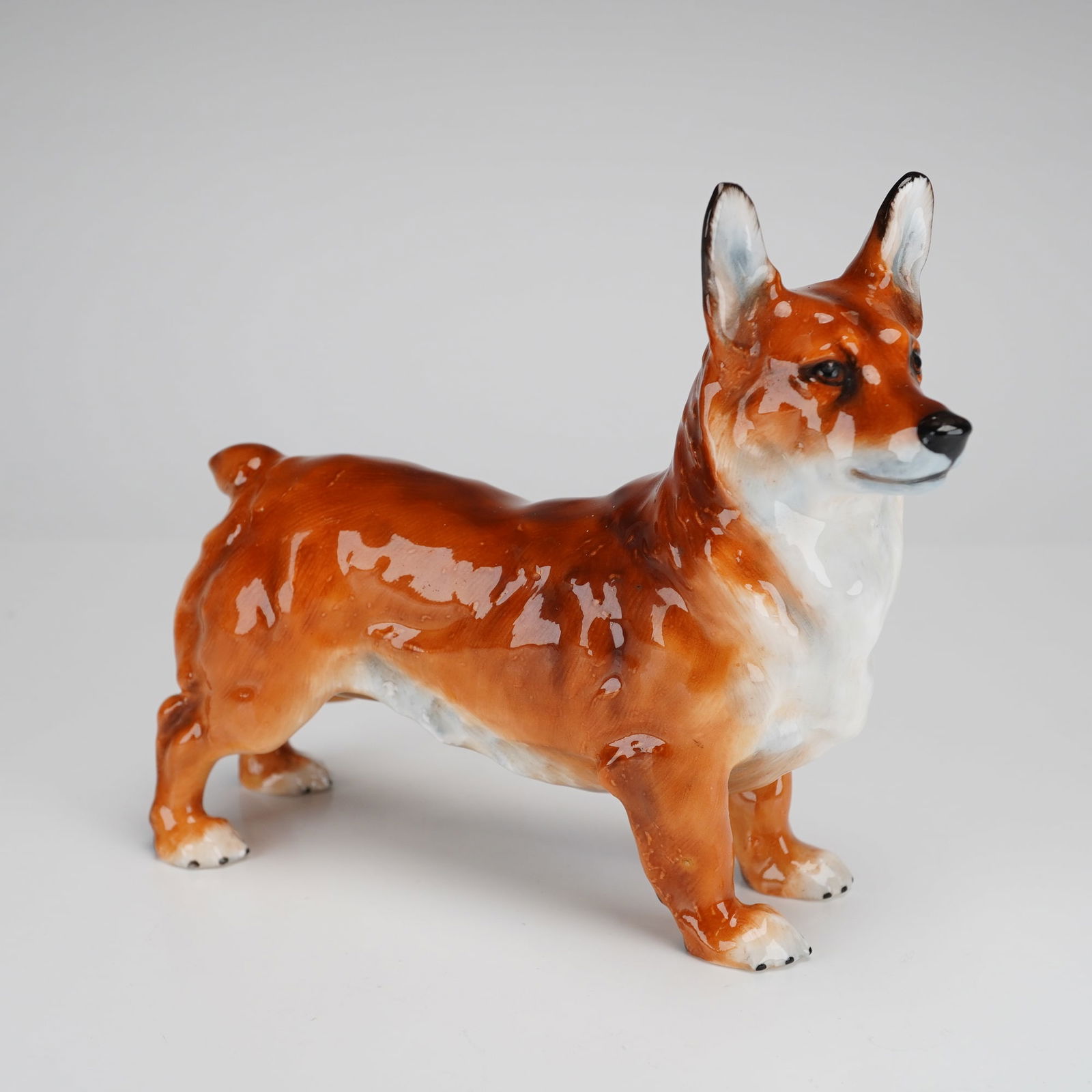 Royal Doulton Bone China Dog Figurine, Welsh Corgi HN2558 (1 of 5)
