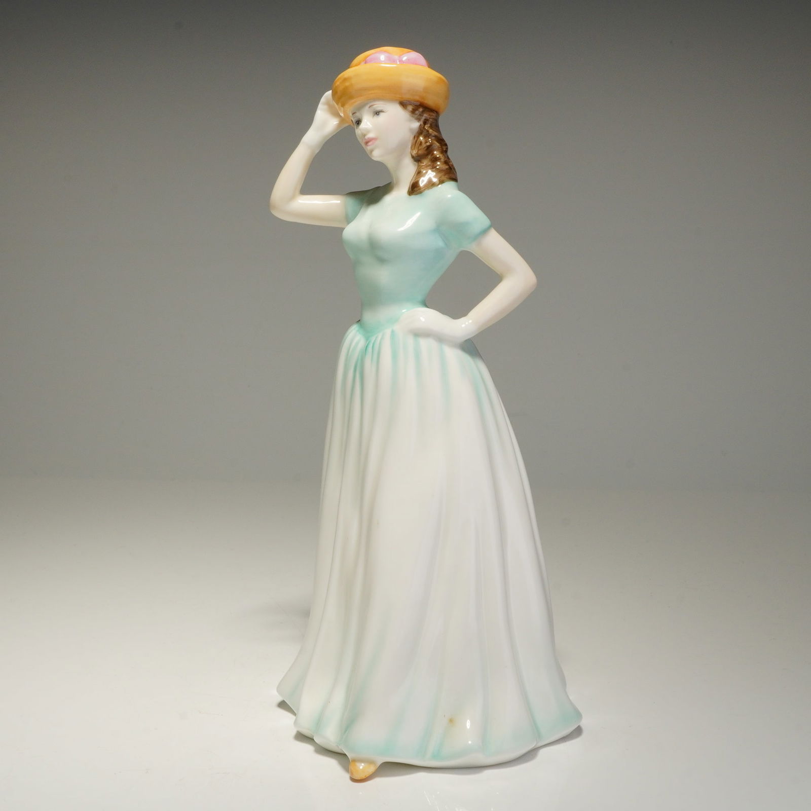 Royal Doulton Classics Happy Birthday 2001 Figurine HN4308 (1 of 4)