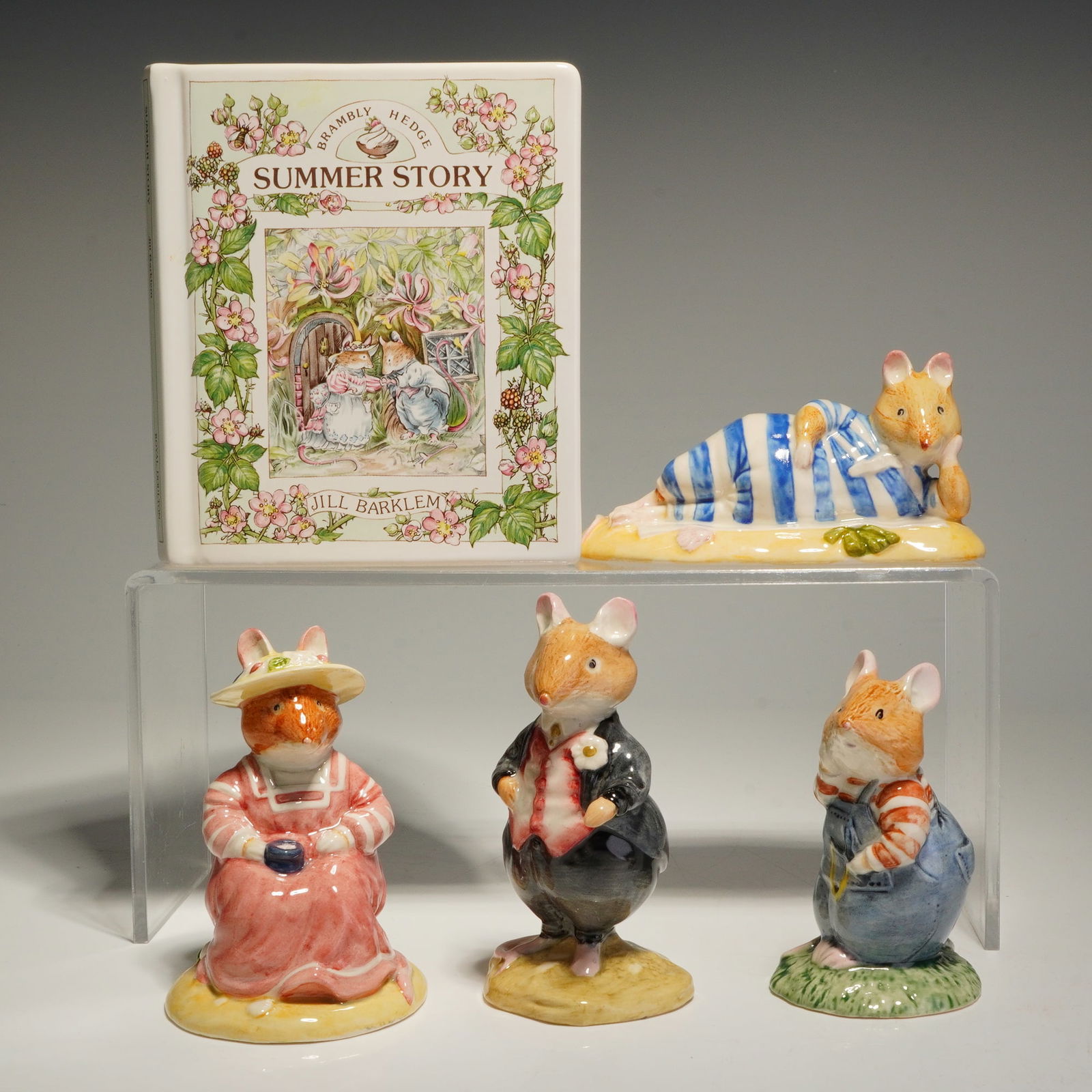 5pc Royal Doulton Brambly Hedge Figurines and Summer Story Piggybank: The Brambly Hedge Gift Collection, featuring characters and scenes based on the illustrations of Jill Barklem. The set includes four anthropomorphic mouse figurines: Dusty Dogwood DBH6, Wilfred Toadfl