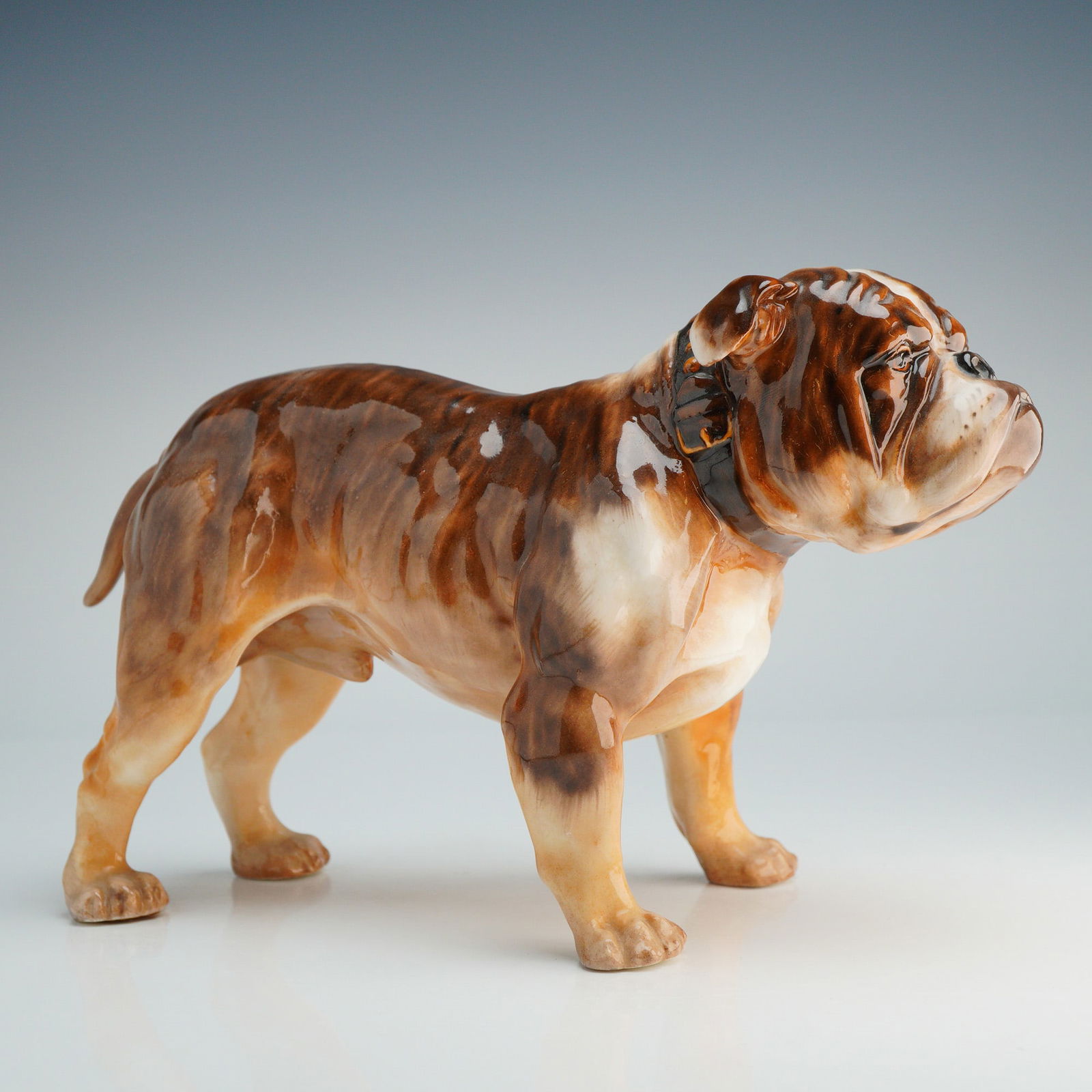 Royal Doulton Dog Figurine, Large Bulldog HN1045 (1 of 5)