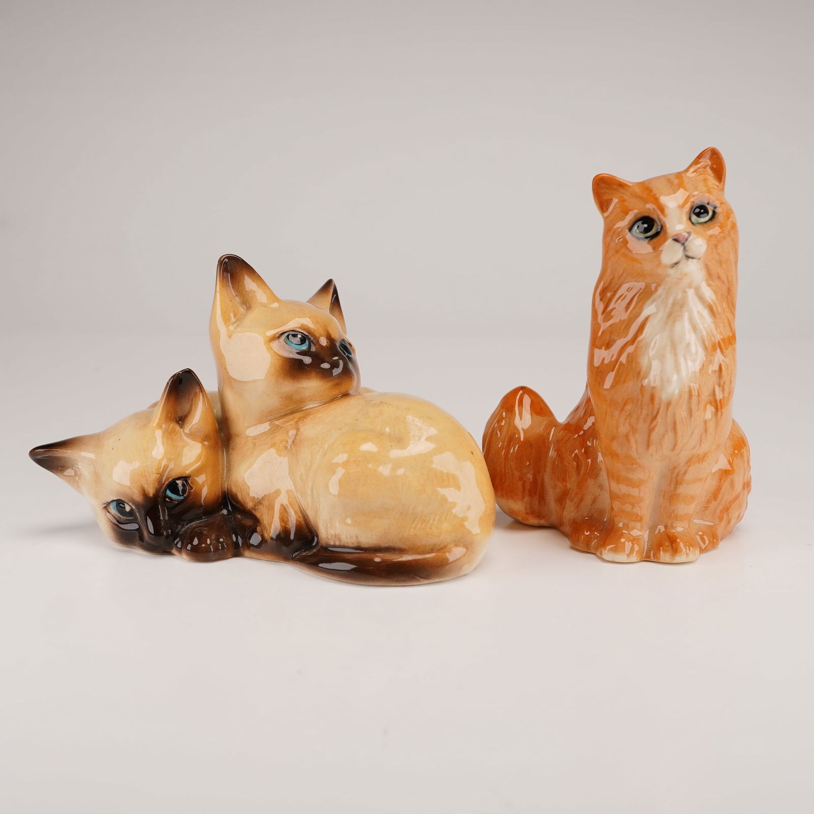 2pc Royal Doulton Figurines, Persian Cat DA194 & Siamese Kittens DA122 (1 of 3)