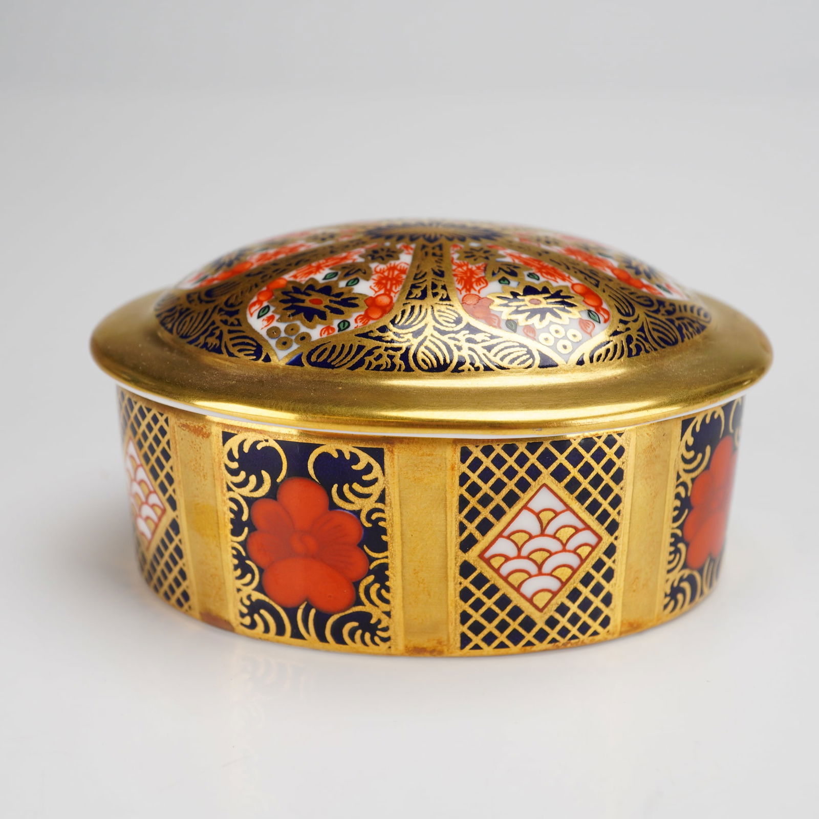 Royal Crown Derby Old Imari Pattern Bone China Oval Ring Box (1 of 3)