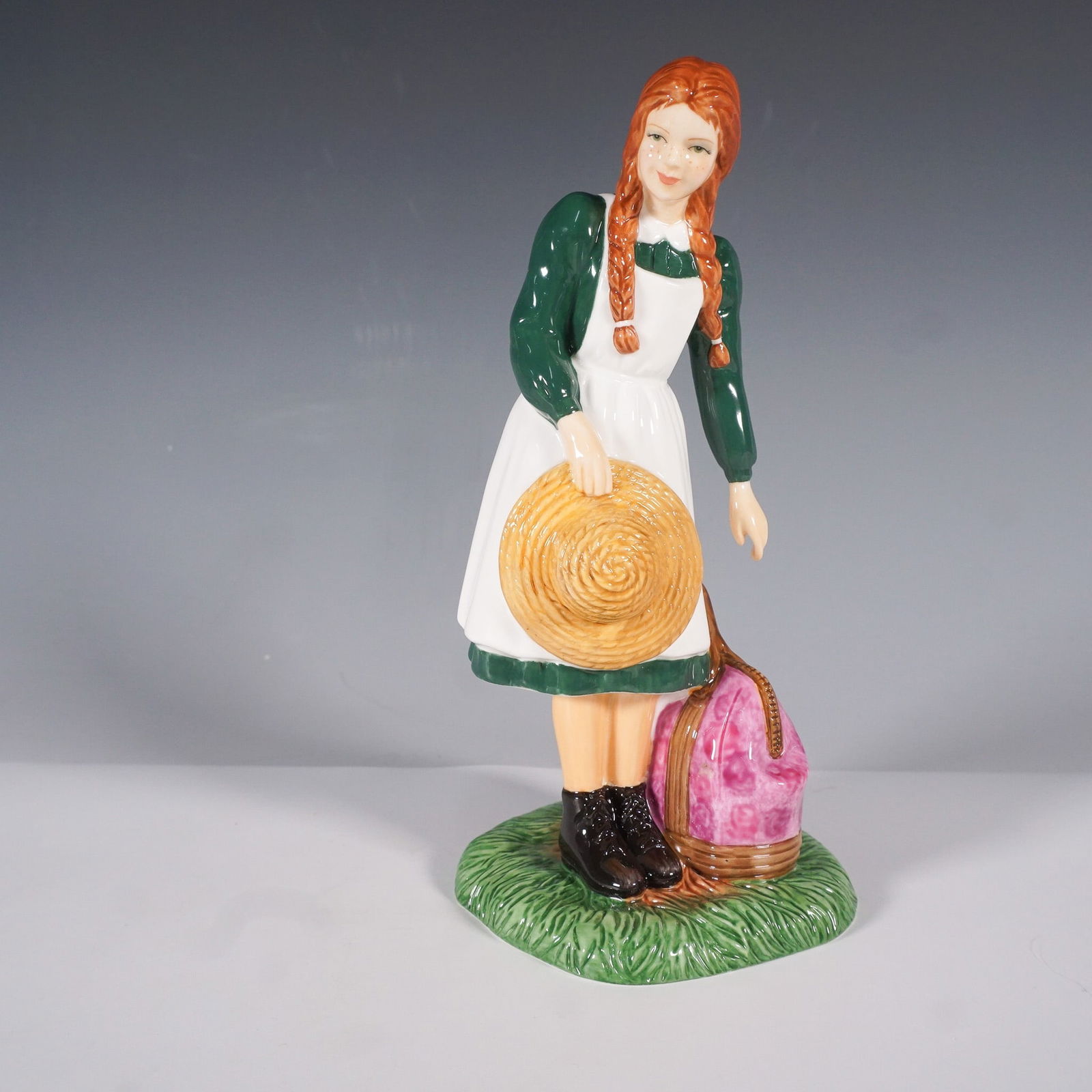 Royal Doulton Anne Arrives at Green Gables Hand Signed: A Royal Doulton figurine titled Anne Arrives at Green Gables from the Anne of Green Gables series. This hand-made and hand-decorated bone china figurine depicts Anne Shirley in her iconic arrival pose