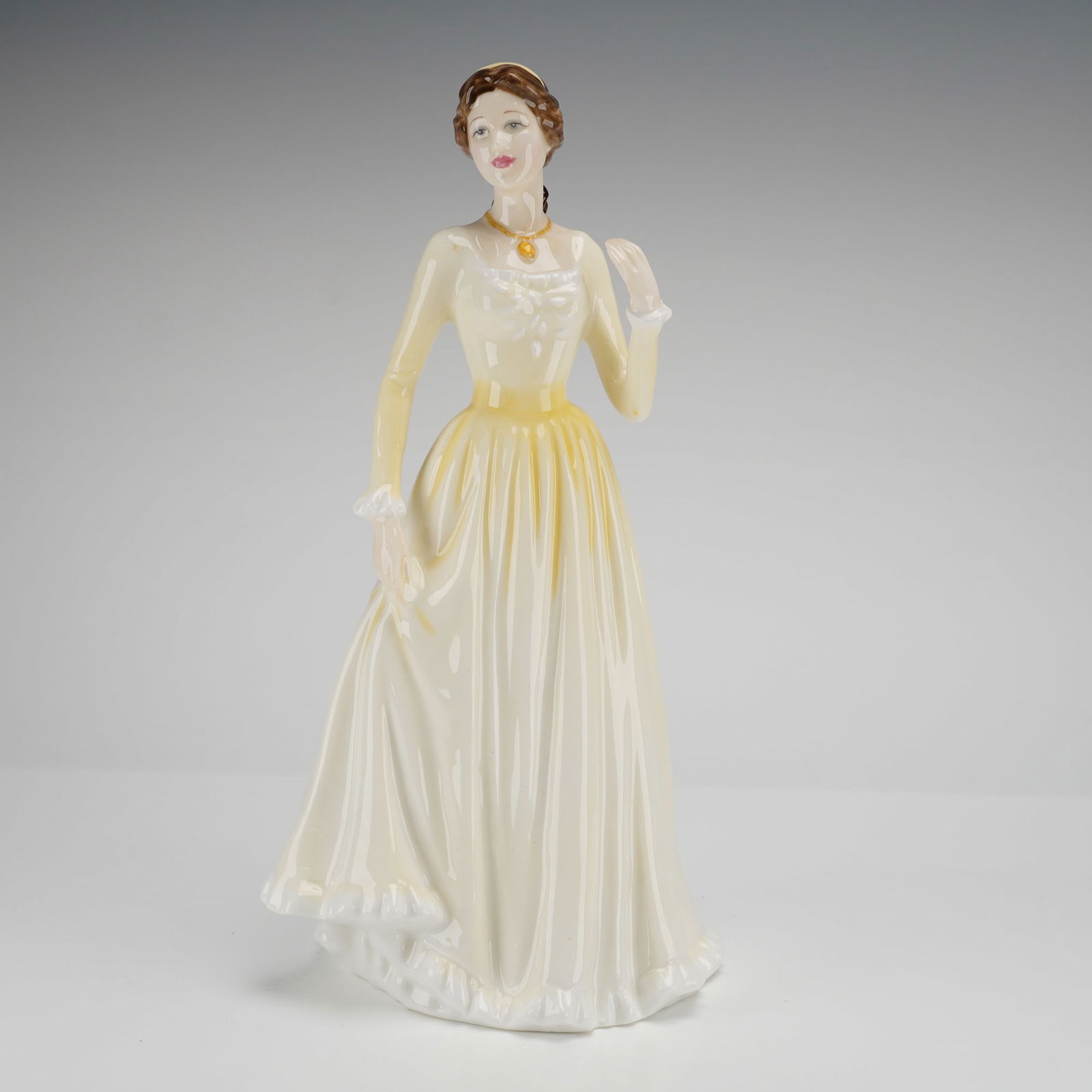 Royal Doulton Classics Lisa HN4525 Porcelain Figurine (1 of 3)