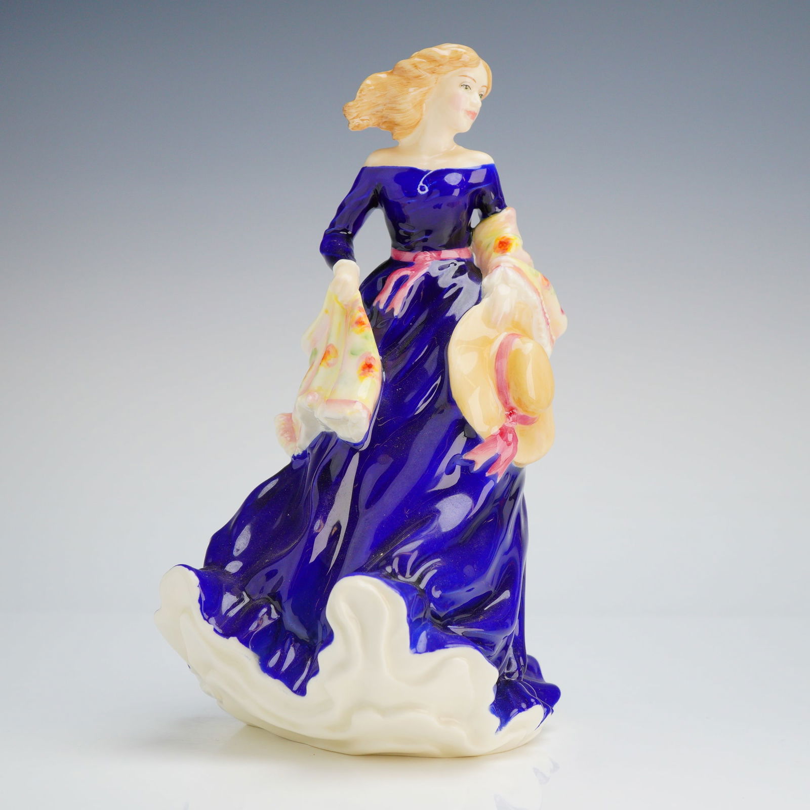 Royal Doulton Figurine, Moonlight Stroll HN3954 (1 of 4)