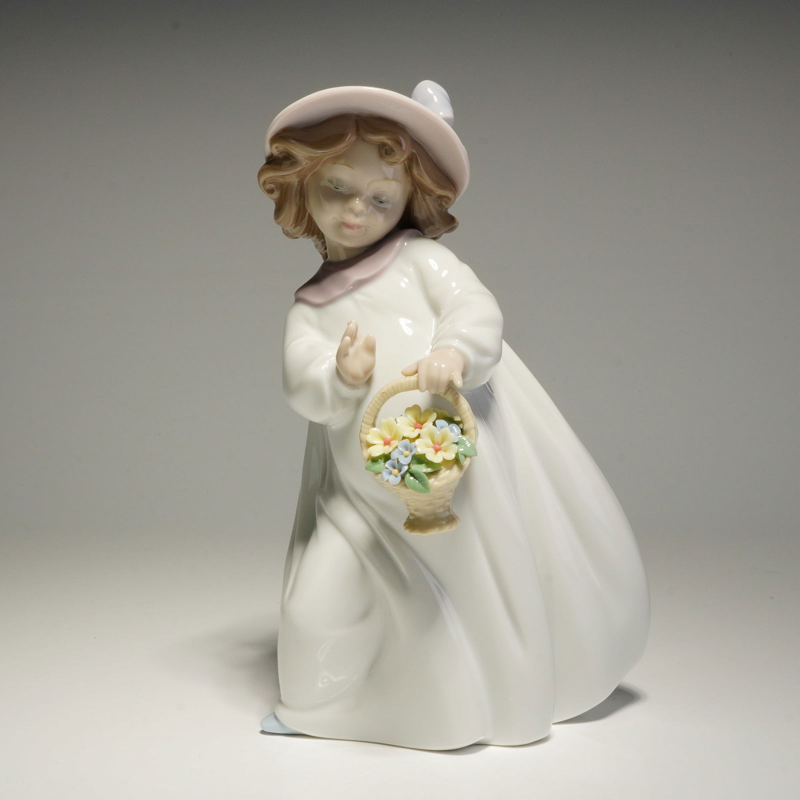 Lladro Porcelain Figurine, Happiness 1006685 (1 of 5)